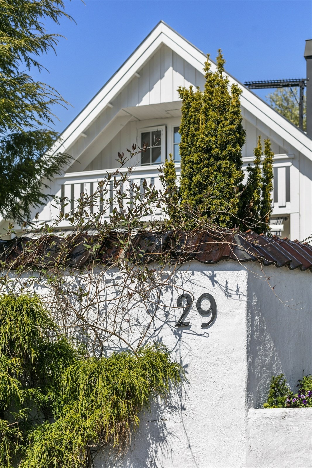 Øvre Strandvei 29 har en fin og sentral beliggenhet på Teie - Velkommen til visning! Galleribilde