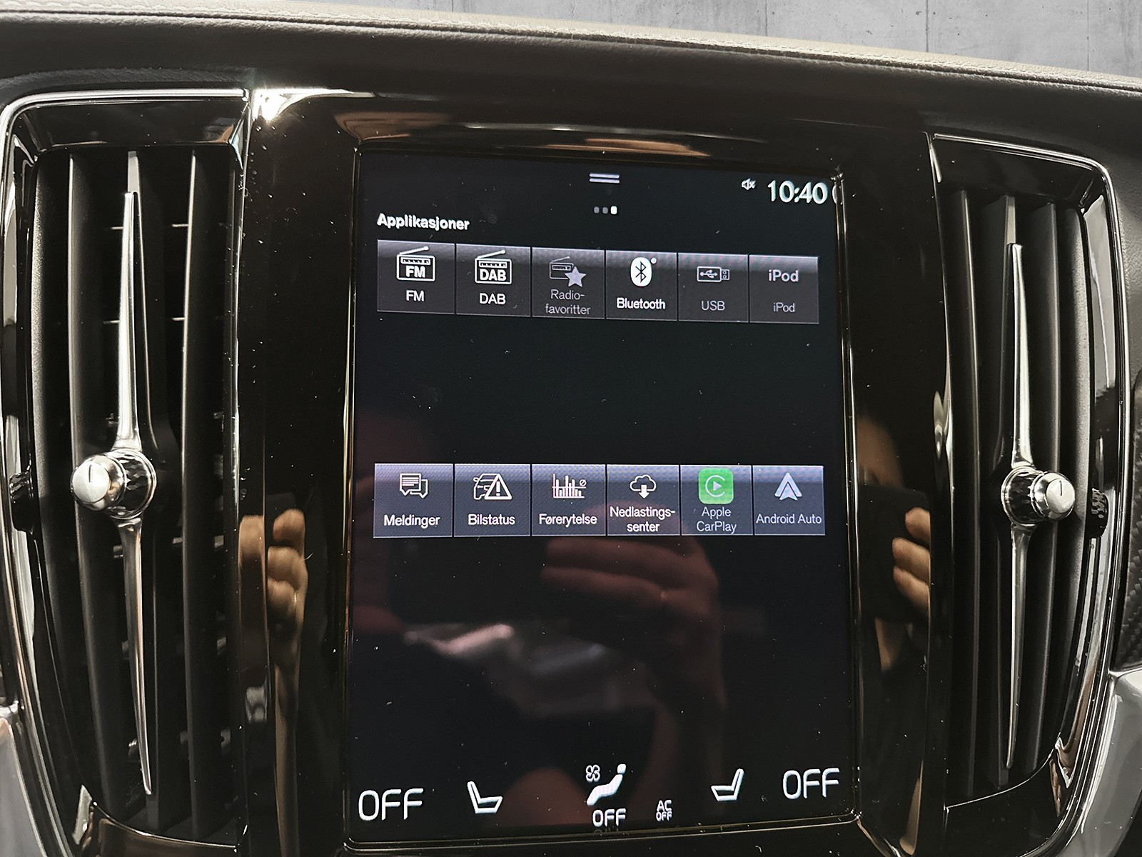 Apple CarPlay og Android auto er på plass