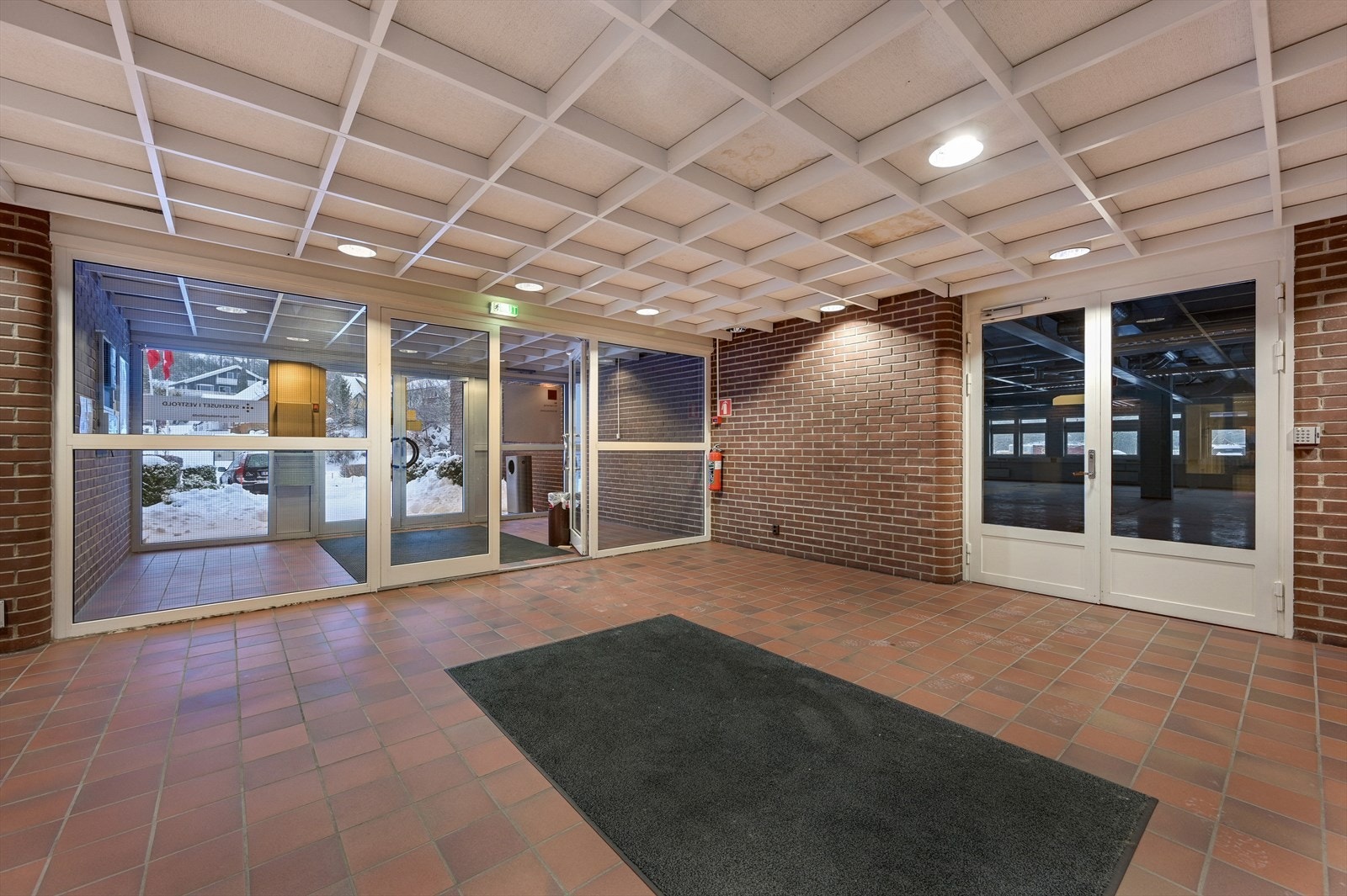 Inngangsparti kontorfløy og lager/kontor - 3 Galleribilde