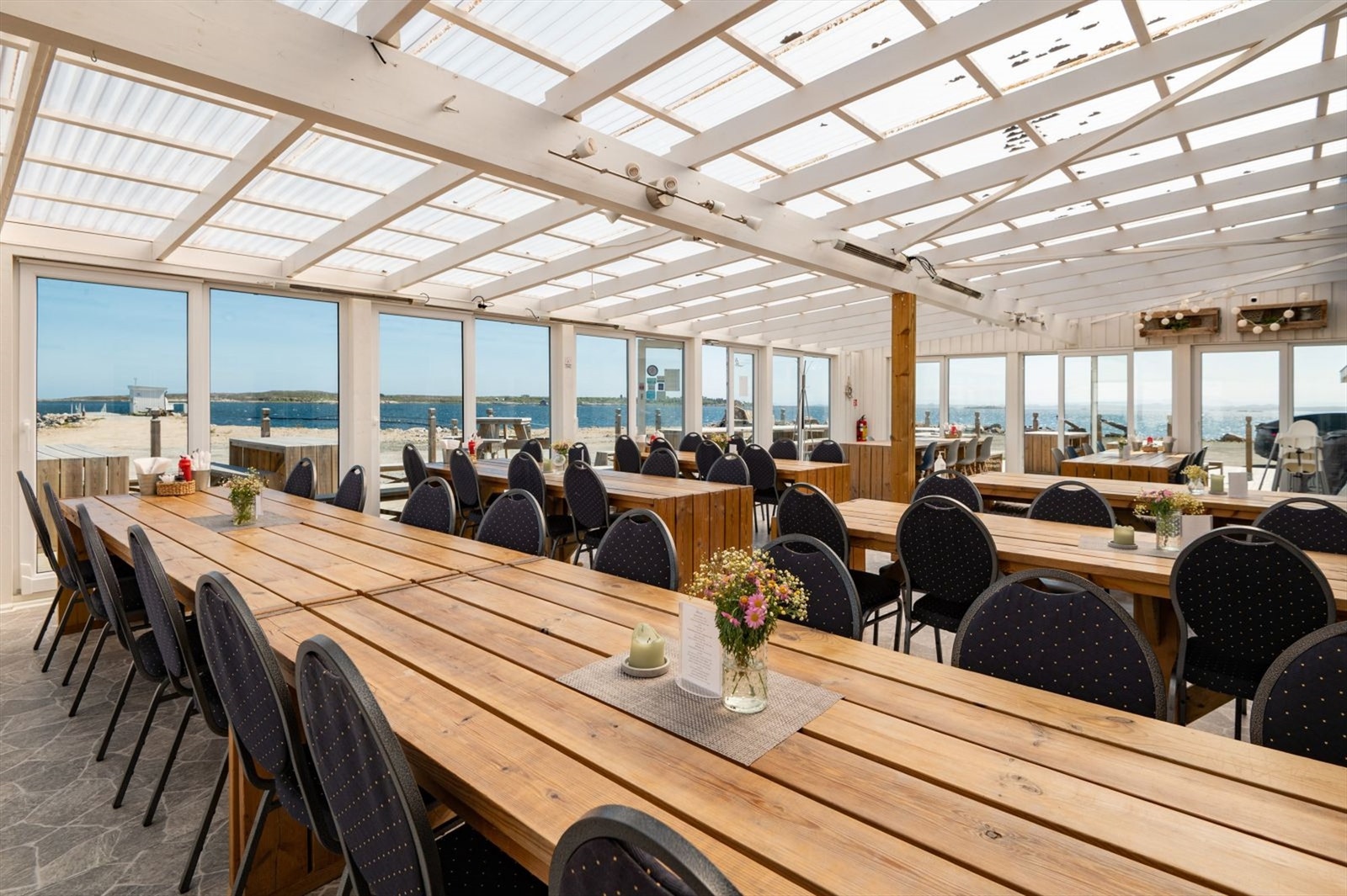 Glasshuset i restauranten i nedre brygge er et flott sted og nyte både utsikt, mat og drikke. Galleribilde