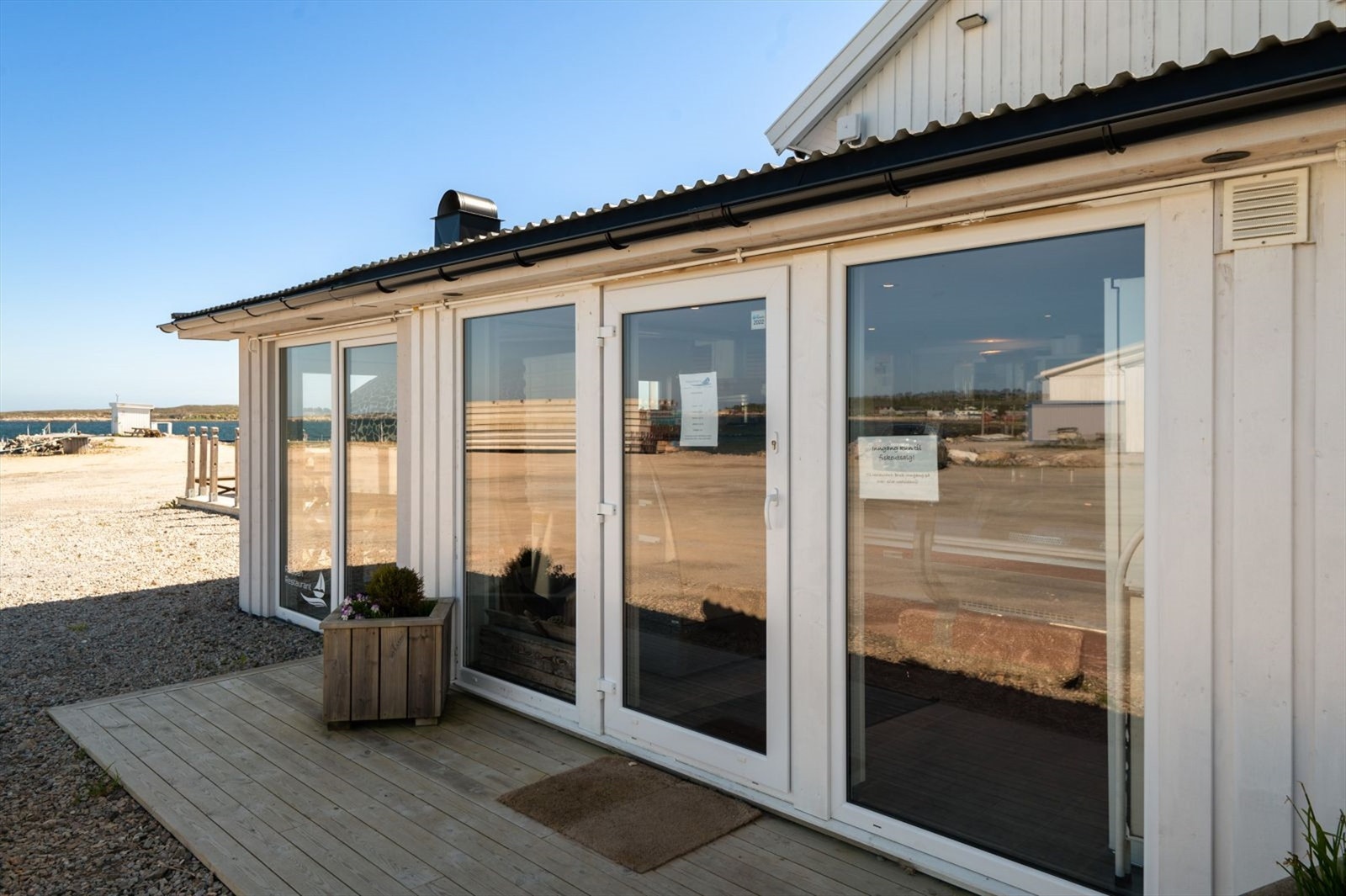 Nedre brygge ble utvidet med et butikklokale i 2019. Galleribilde