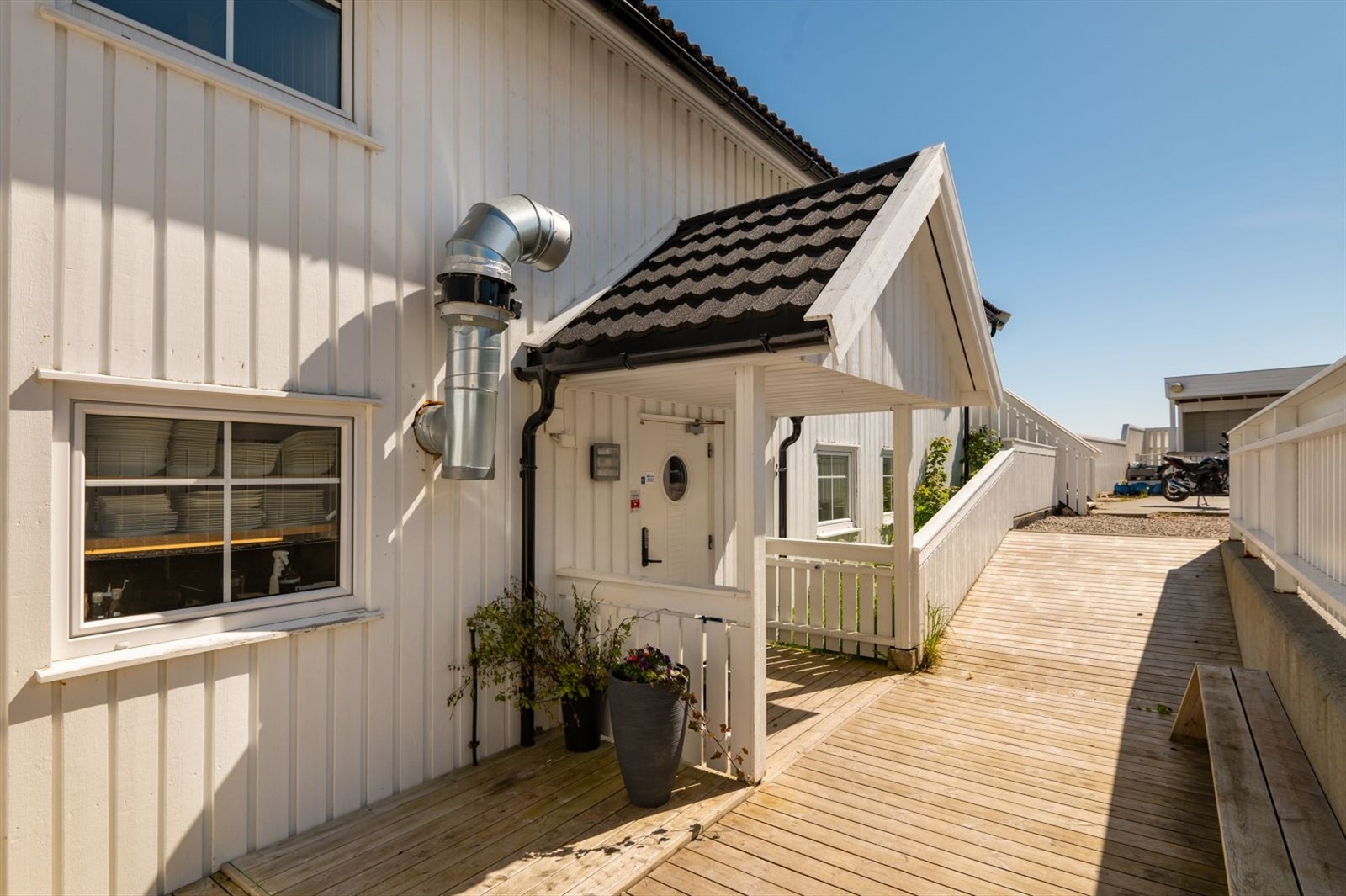 Inngangsparti ved nedre brygge. Galleribilde