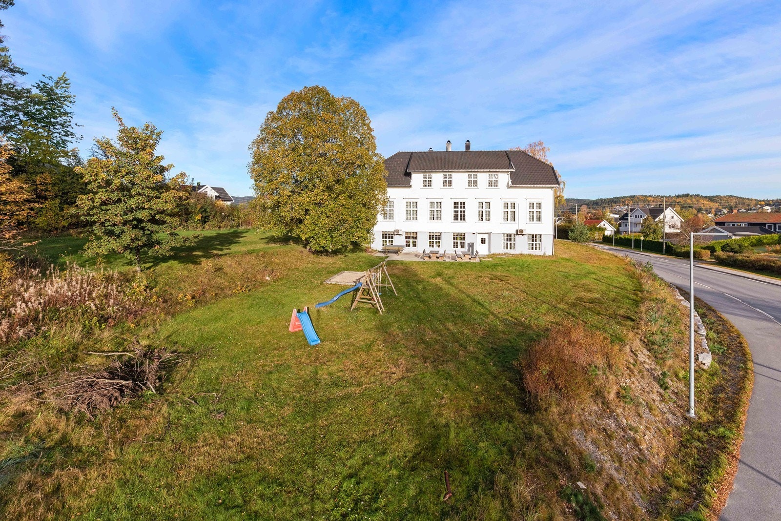 Solrik beliggenhet sentral beliggenhet, Galleribilde