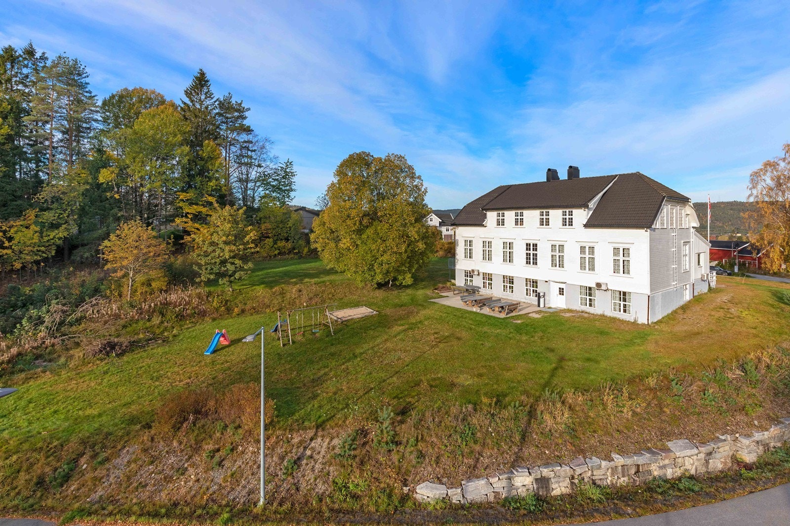 Sørmegleren næring har gleden av å presentere for salg bedehuset til Filadelfia for salg. Stort staselig bygg på stor tomt. Velkommen til visning, Galleribilde