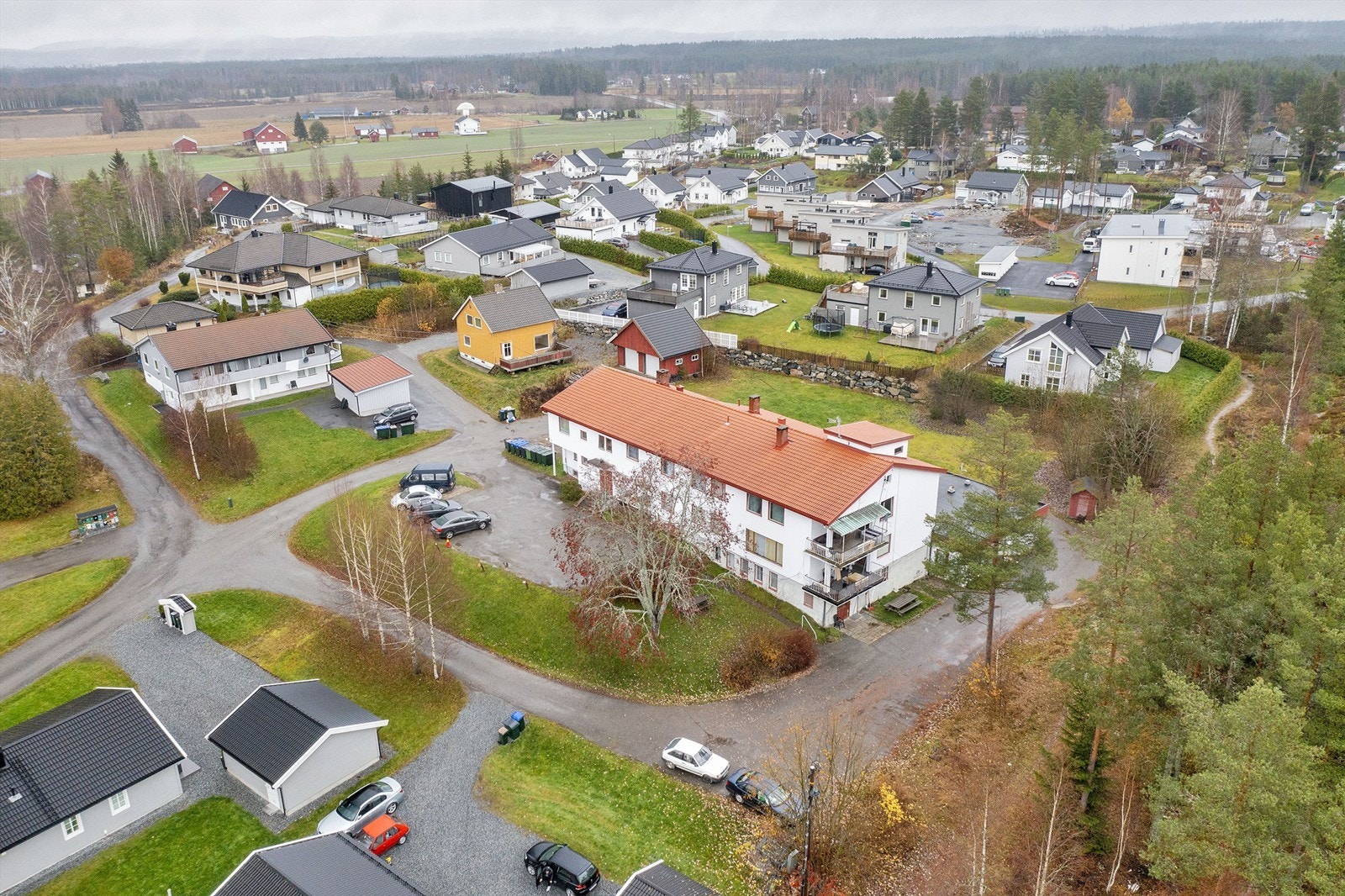 Solrikt - Barnevennlig - Nærhet til barnehage, barneskole, idrettsanlegg, skogen og flotte turområder Galleribilde