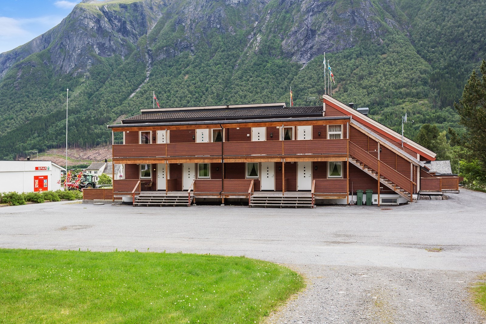 Fasade bakfra. Galleribilde