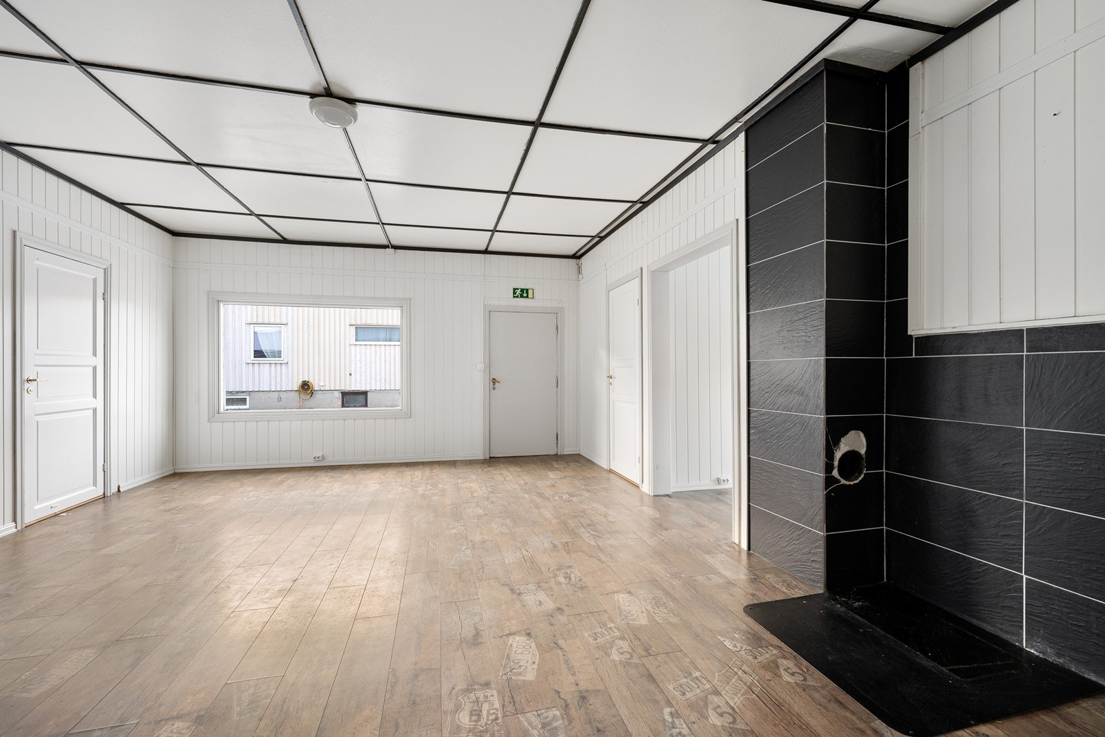 Allrom/ekspedisjonsrom. Galleribilde