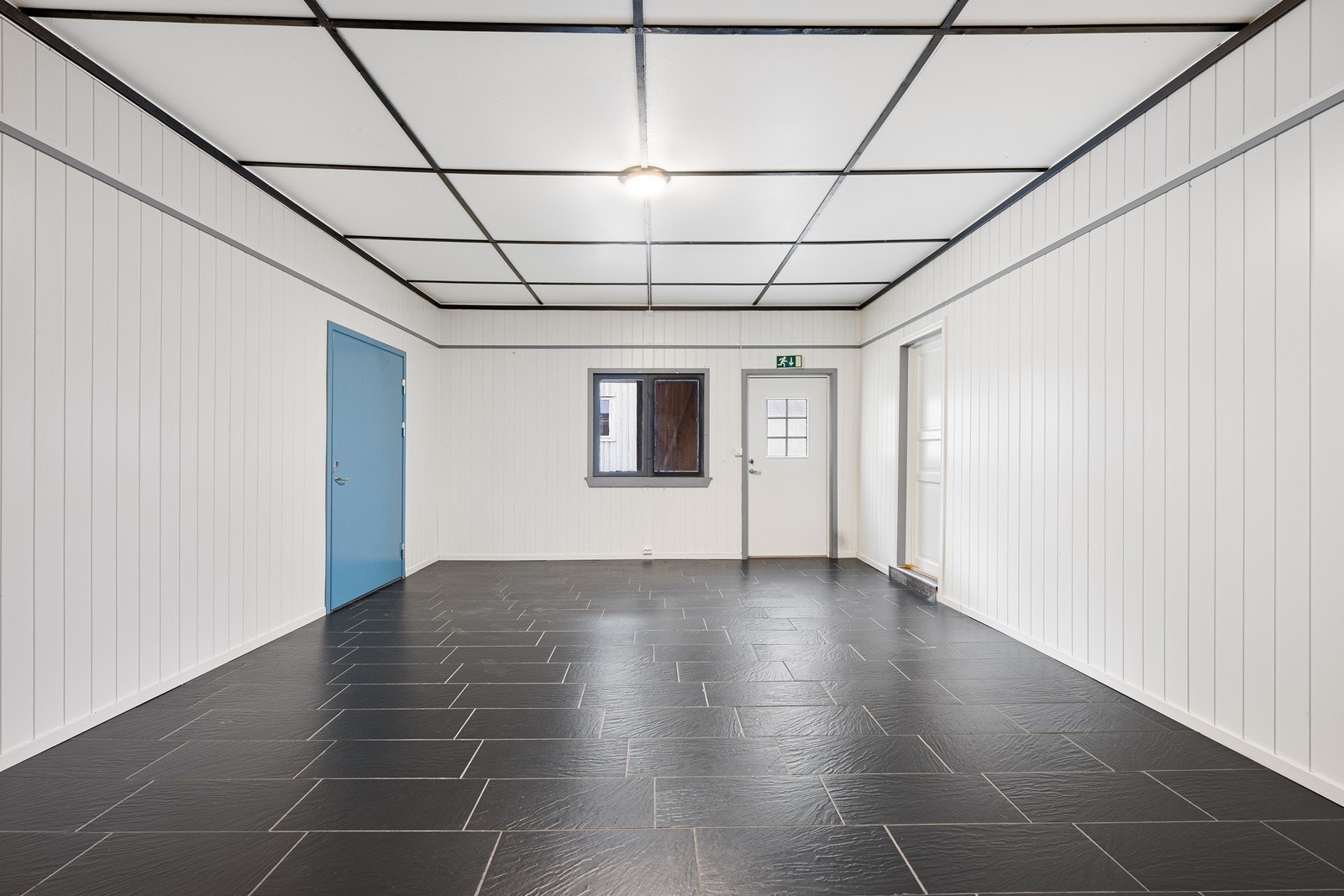 Allrom/ekspedisjonsrom. Galleribilde