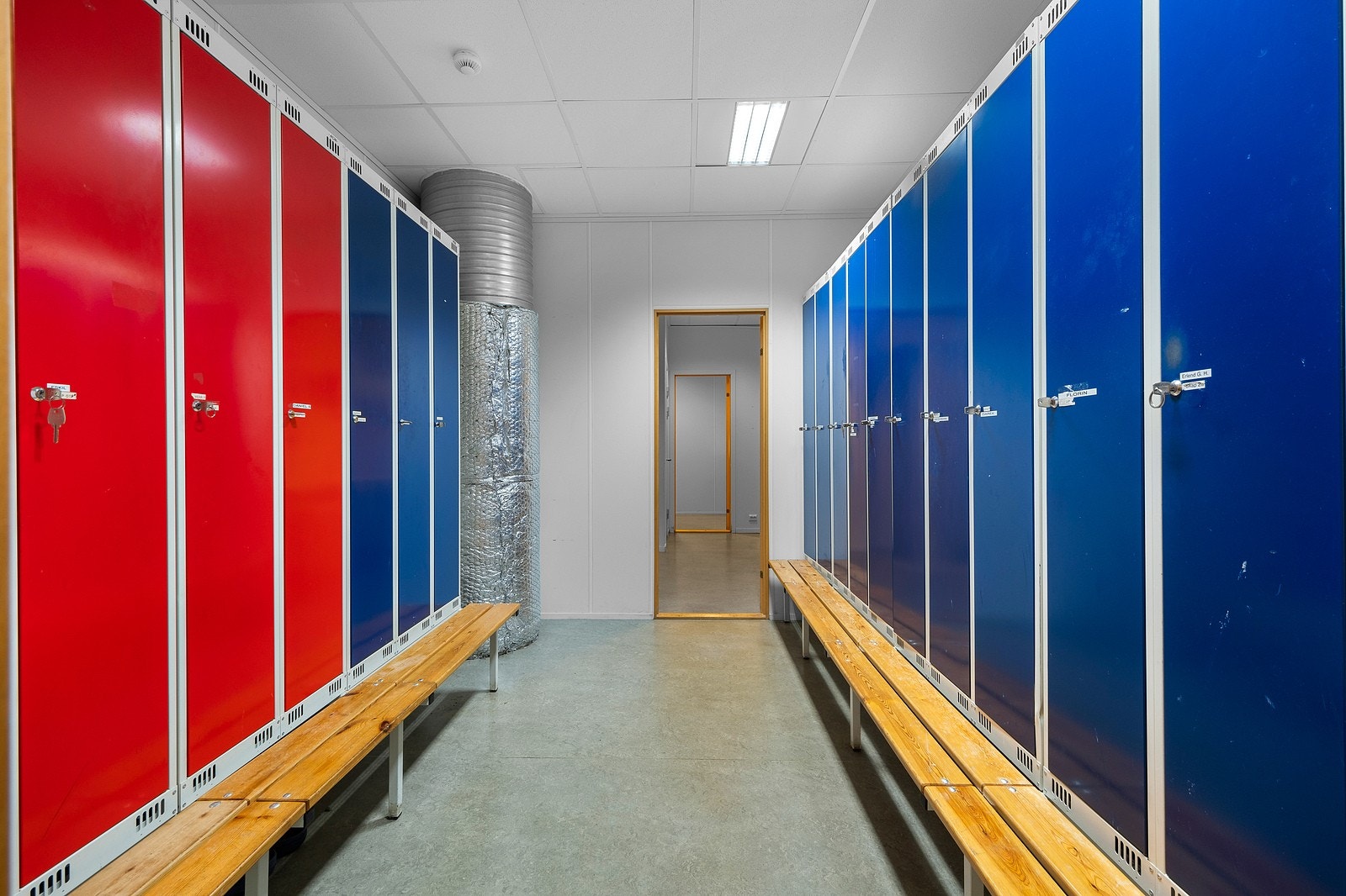 Garderober. Galleribilde