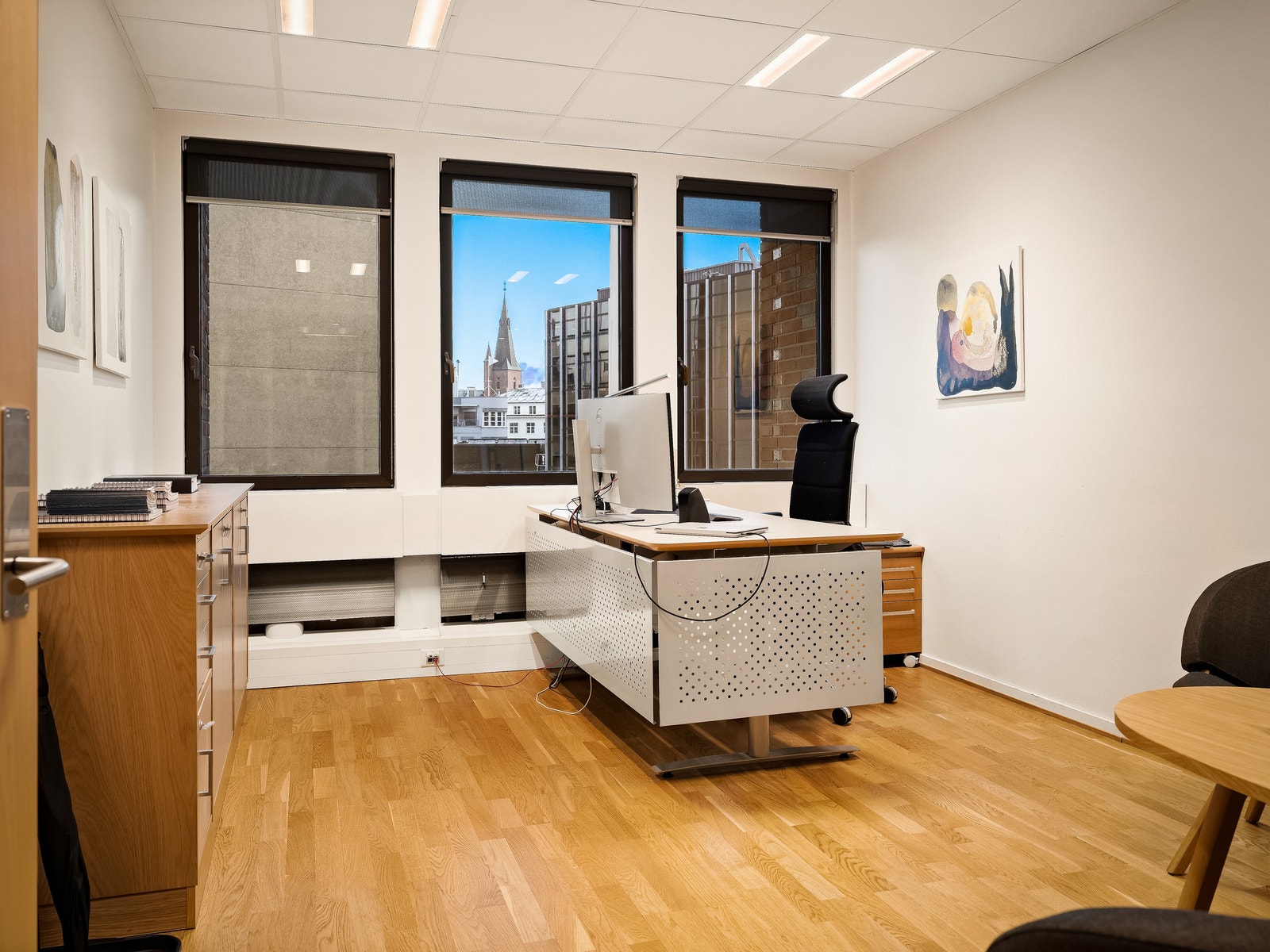 Det er sosiale soner, møterom og kontorer i 6.etasje Galleribilde