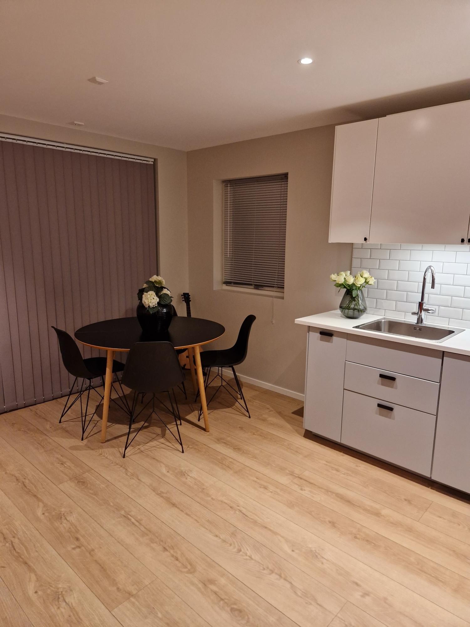 Plass til spisebord i hjørnet Galleribilde