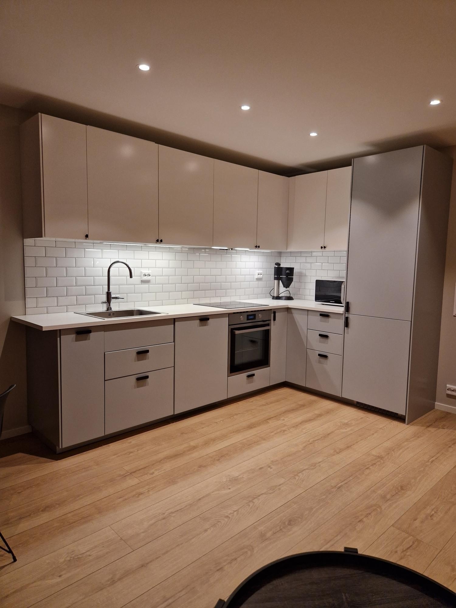 Kjøkken med integrerte hvitevarer Galleribilde