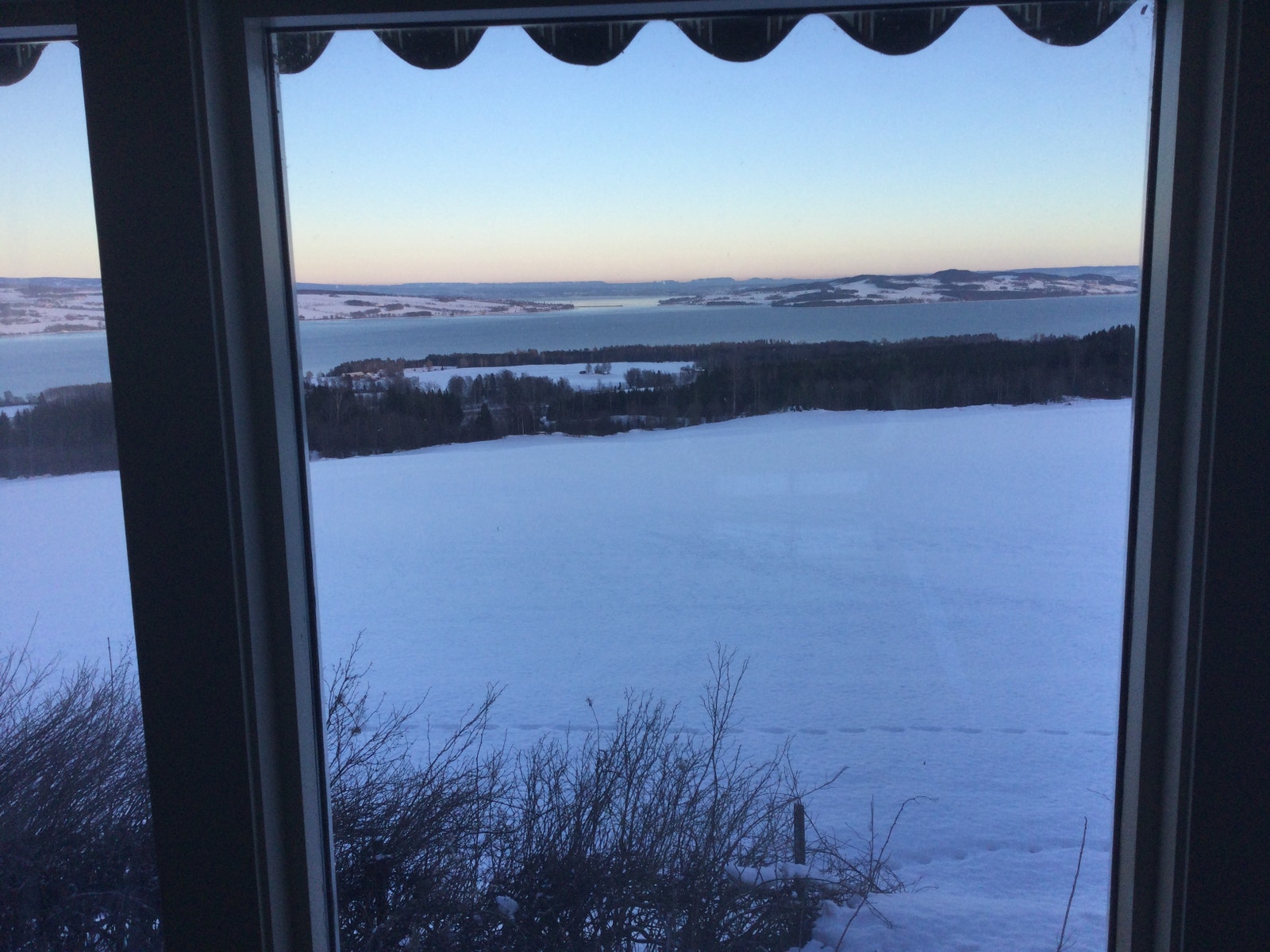 Fantastisk utsikt mot Nes brua/Helgøya Galleribilde