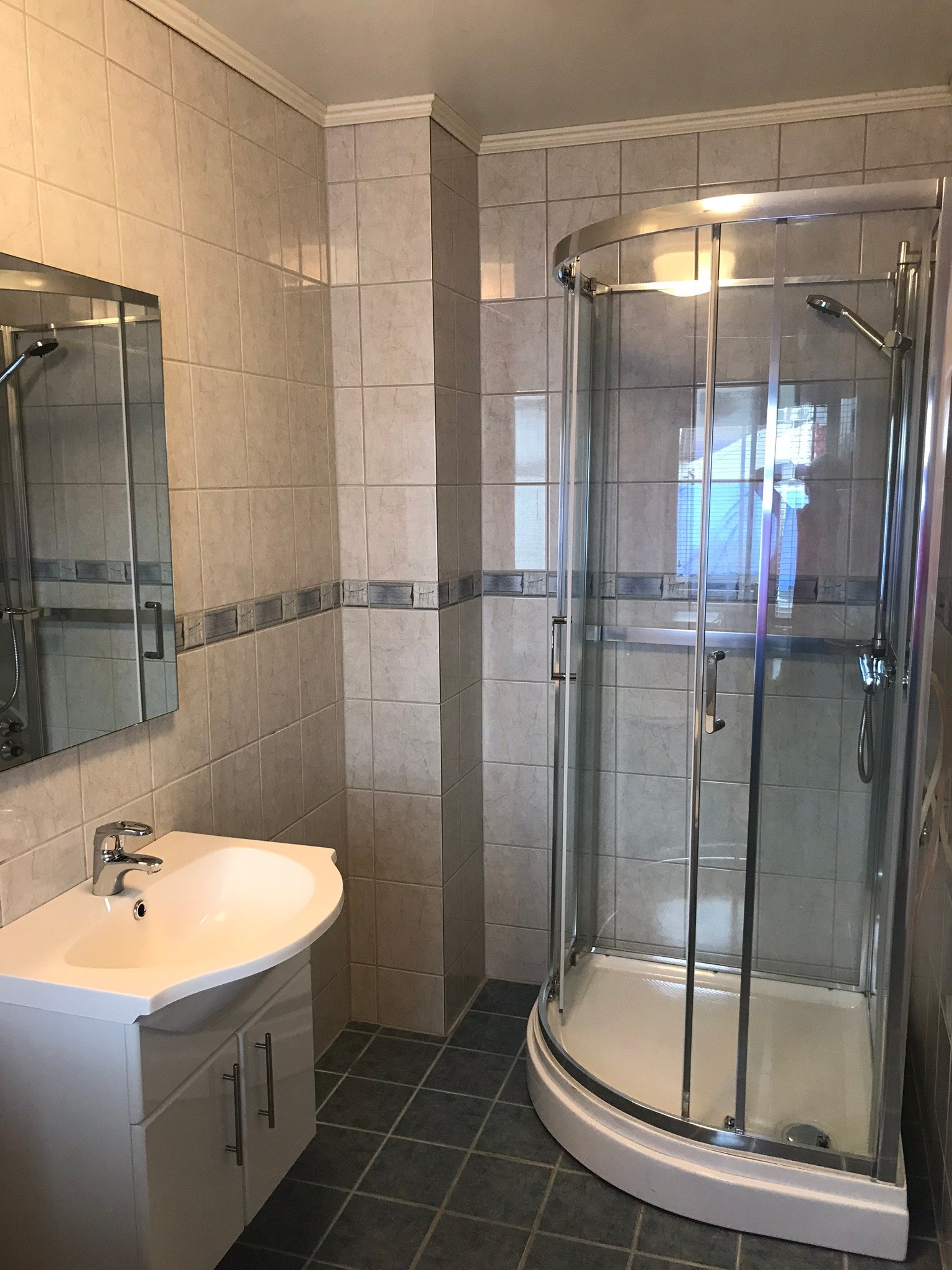 Bad med opplegg til vaskemaskin Galleribilde