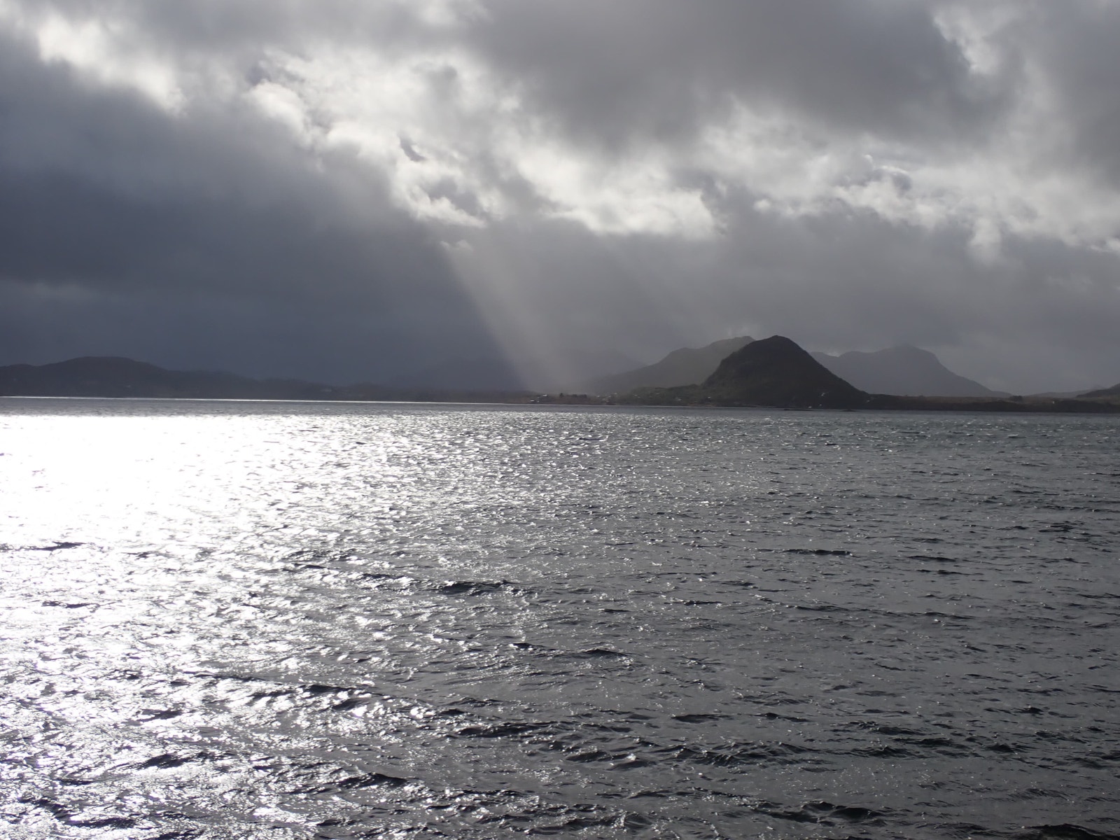Skiftende lysforhold i Nordland Galleribilde