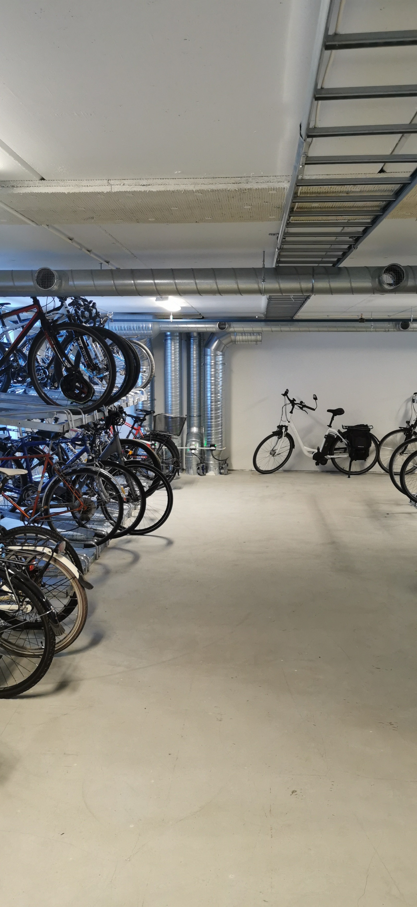 Tilgang til egen innendørs sykkeparkering. Galleribilde