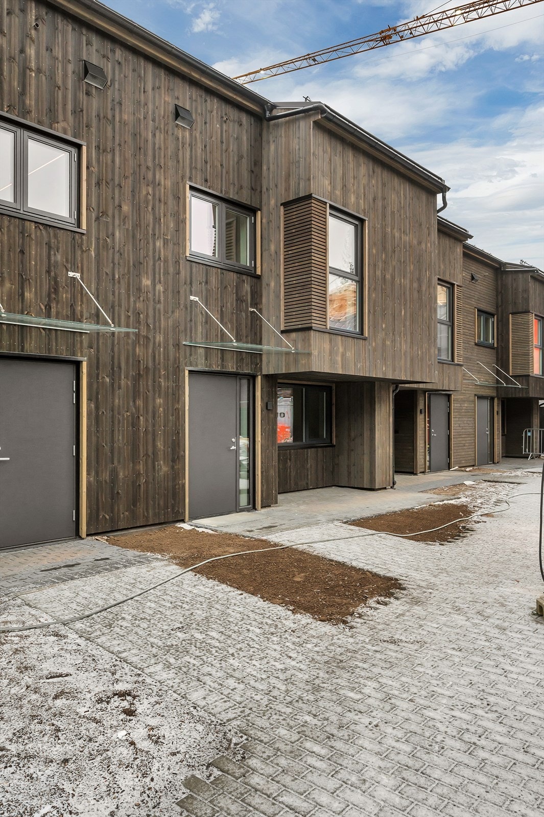 Inngangsparti og uteplass til praktikantdel. Galleribilde