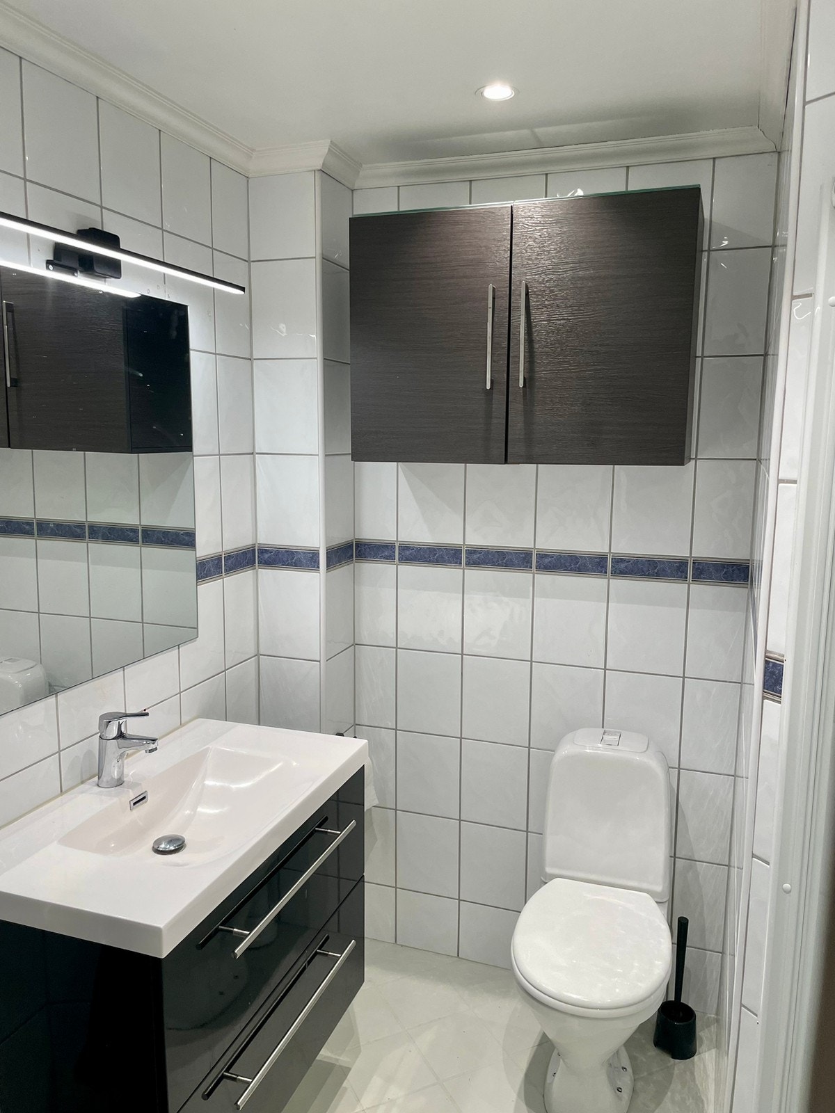 Koselig bad med nye rør og nytt toalett, servant etc Galleribilde