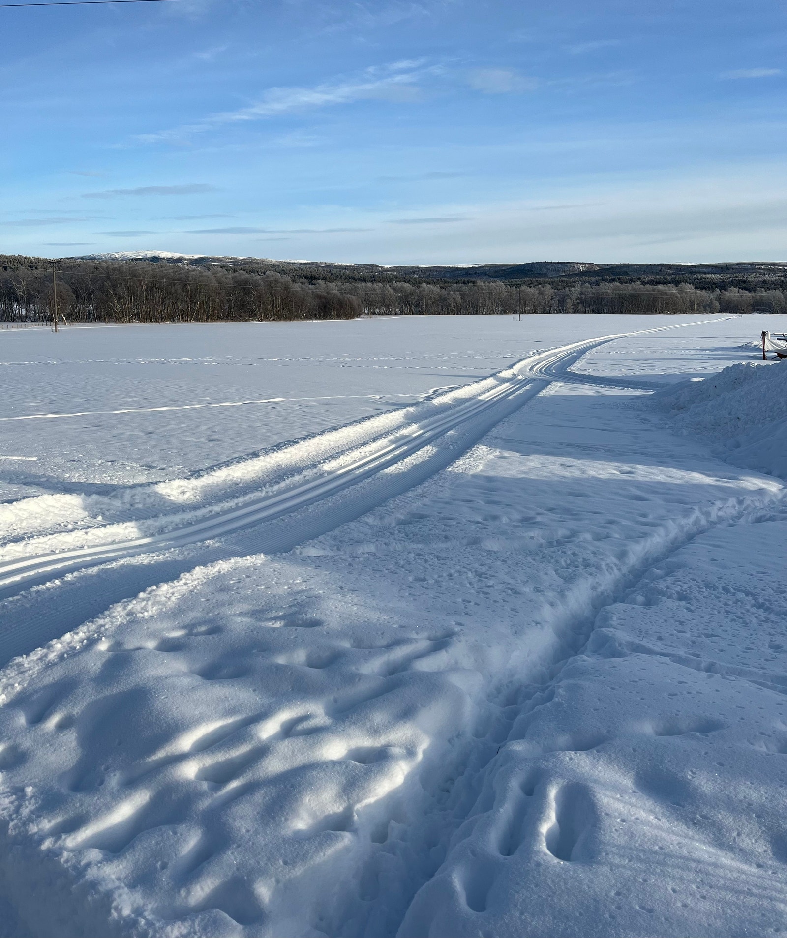 Lokal løype over jordet.Bilde tatt 4/2-23. Galleribilde