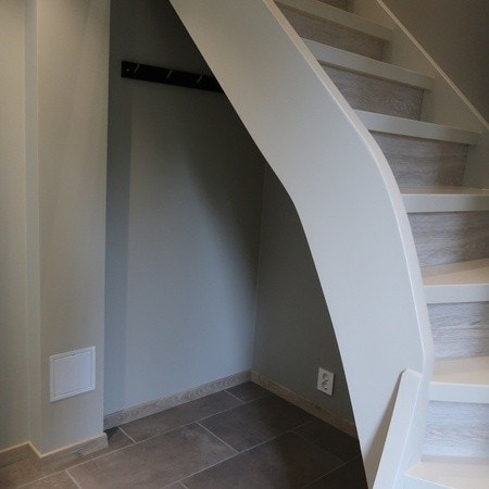 Entre - trapp til 2. etasje er ikke i bruk - låst branndør Galleribilde