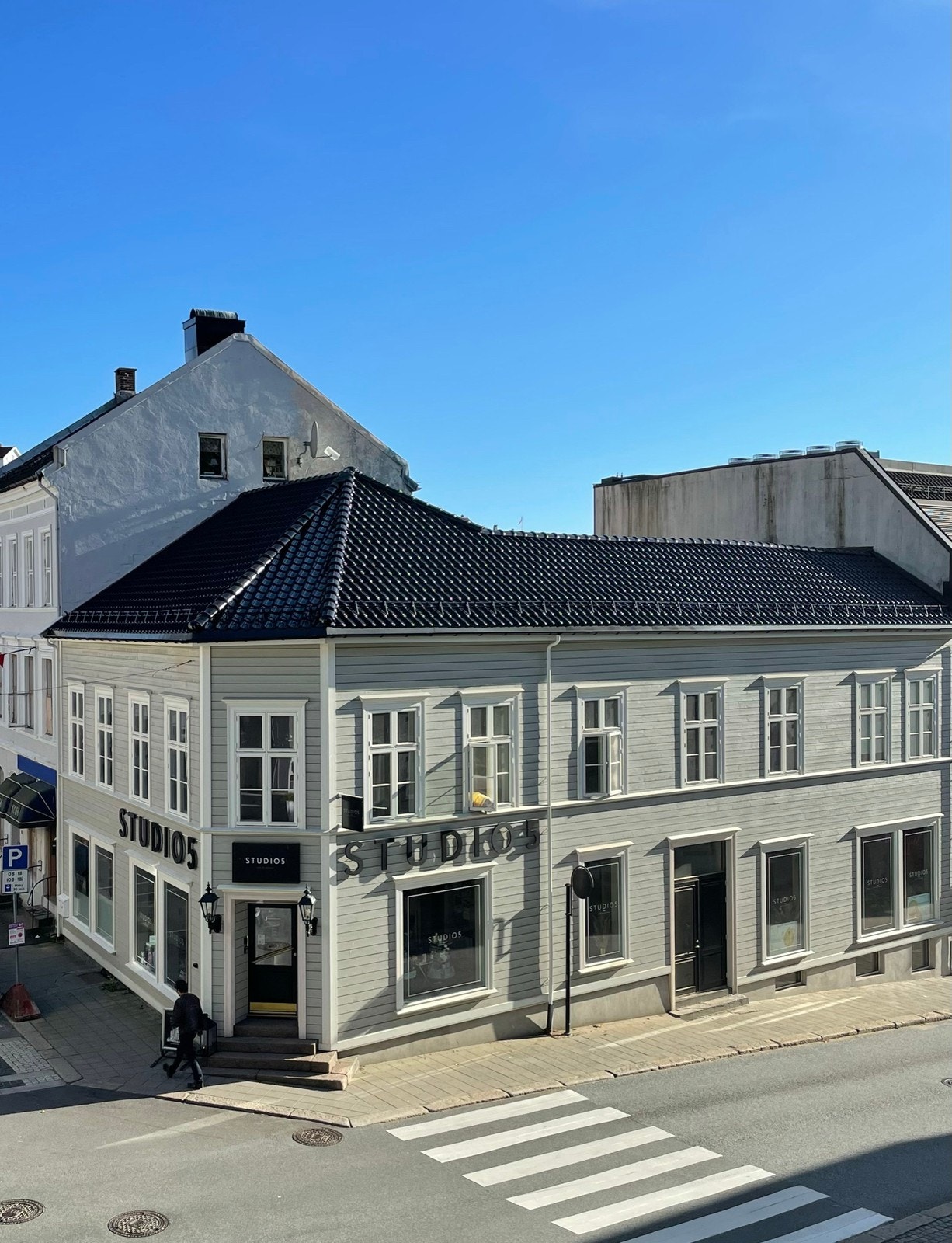 Bygården (før takvinduene kom på plass) Galleribilde