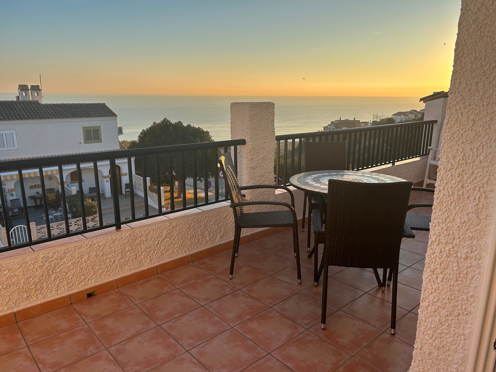 Verandaen i toppetasjen, utgang via skyvedører fra stuen. Galleribilde