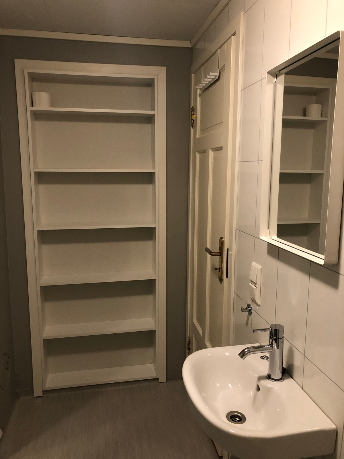 God lagringsplass på bad Galleribilde