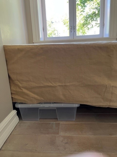 Høy seng med lagring under Galleribilde