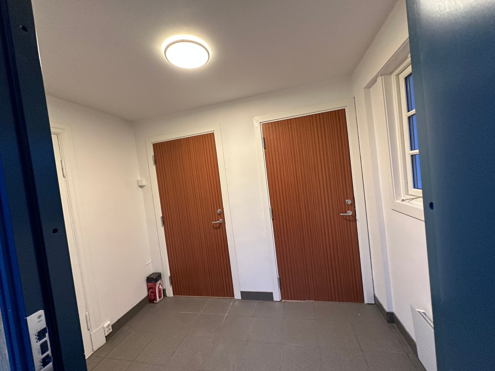 Inngang til begge leiligheter- Galleribilde