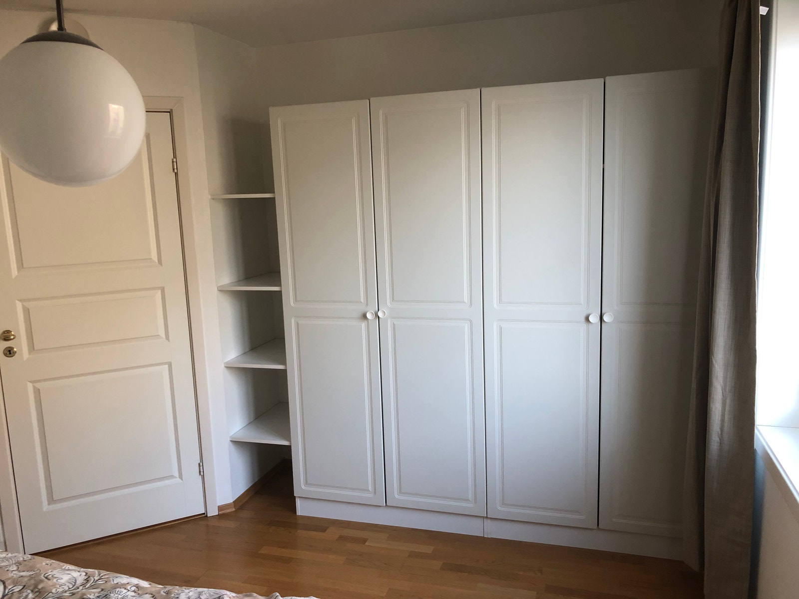 Soverom, garderobe Galleribilde