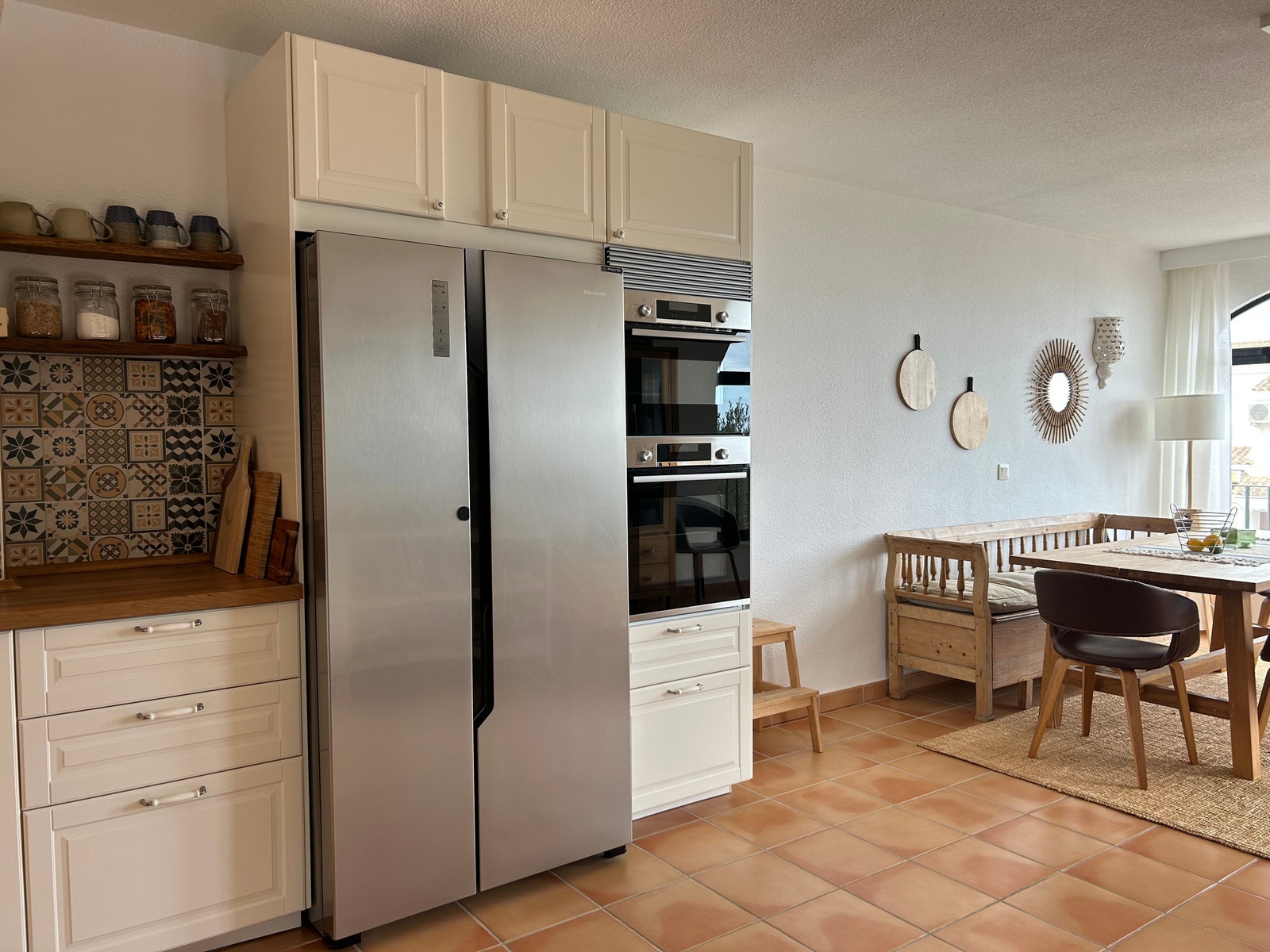 Side by side kjøl/frys, stekeovn og kombiovn m/micro. Galleribilde