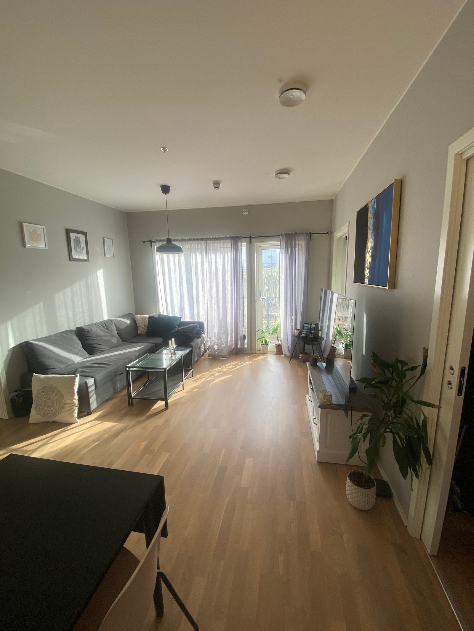 Stuen sett fra gangen. Galleribilde