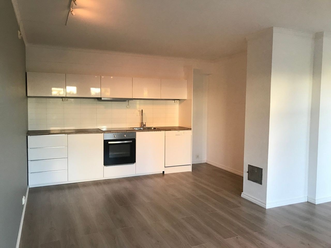 Stue/Kjøkken - Umøblert Galleribilde