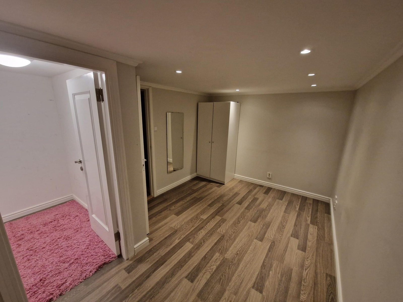 Soverom m/bodplass Galleribilde