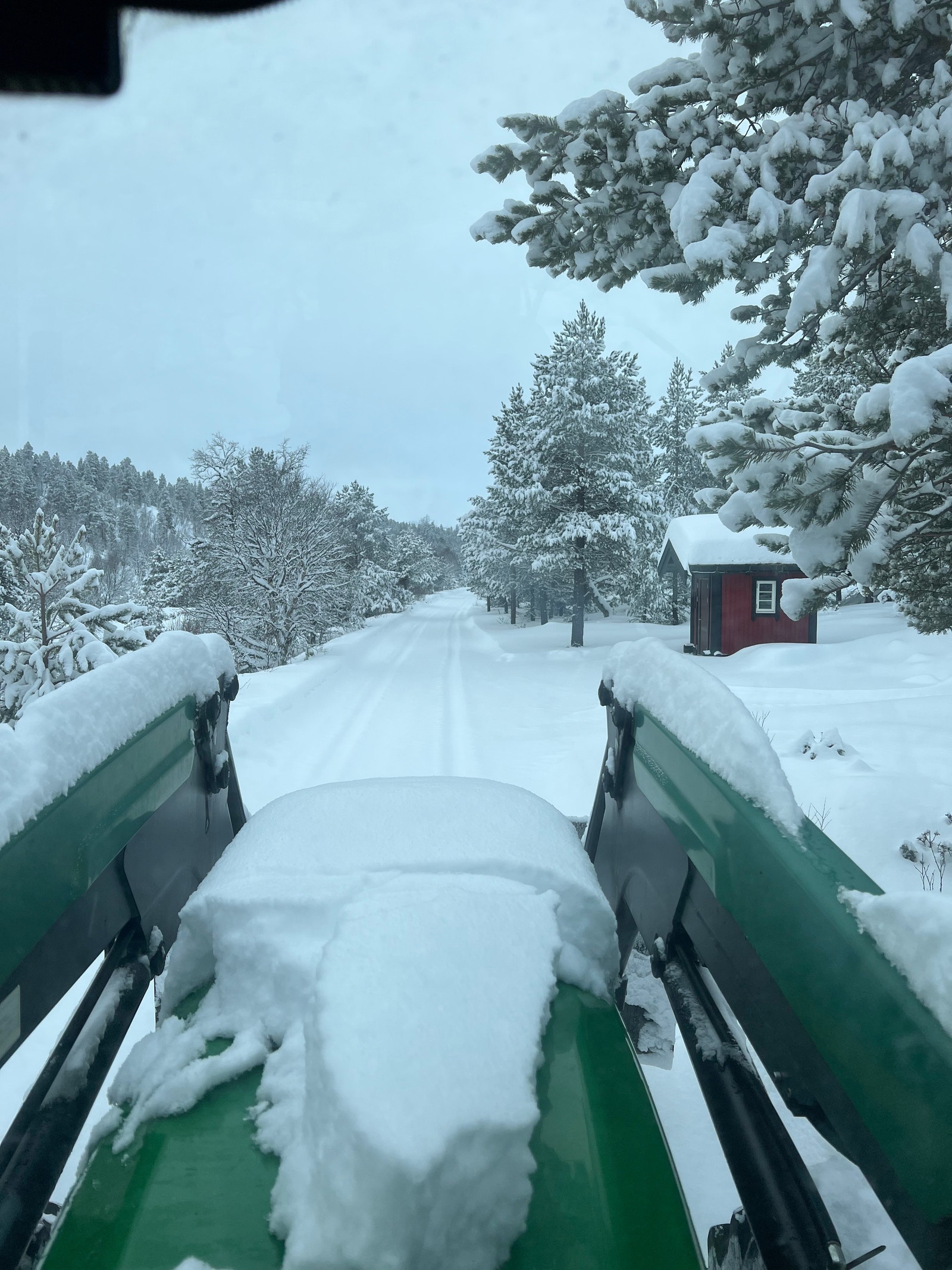 Bilde av hyttevei og vannpost.Tatt 11.02.23 Galleribilde