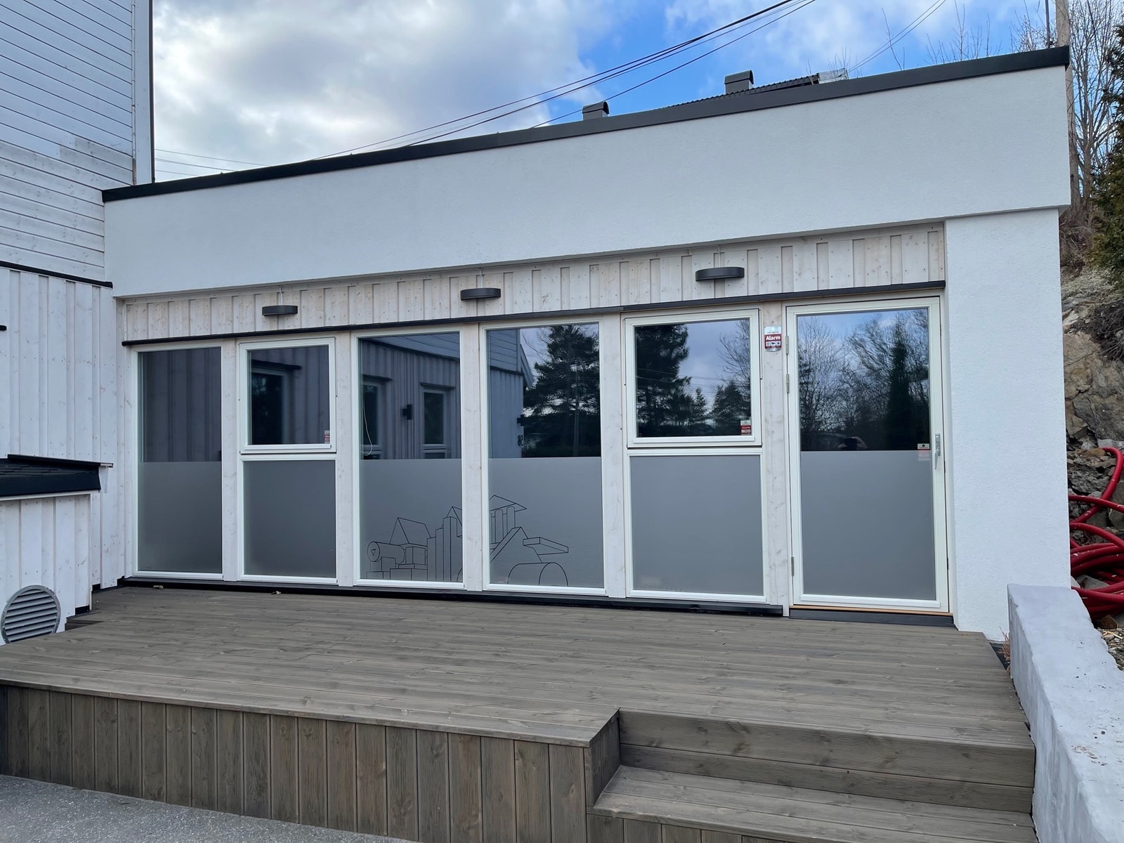 Terrasse foran kontorer mot Øst Galleribilde