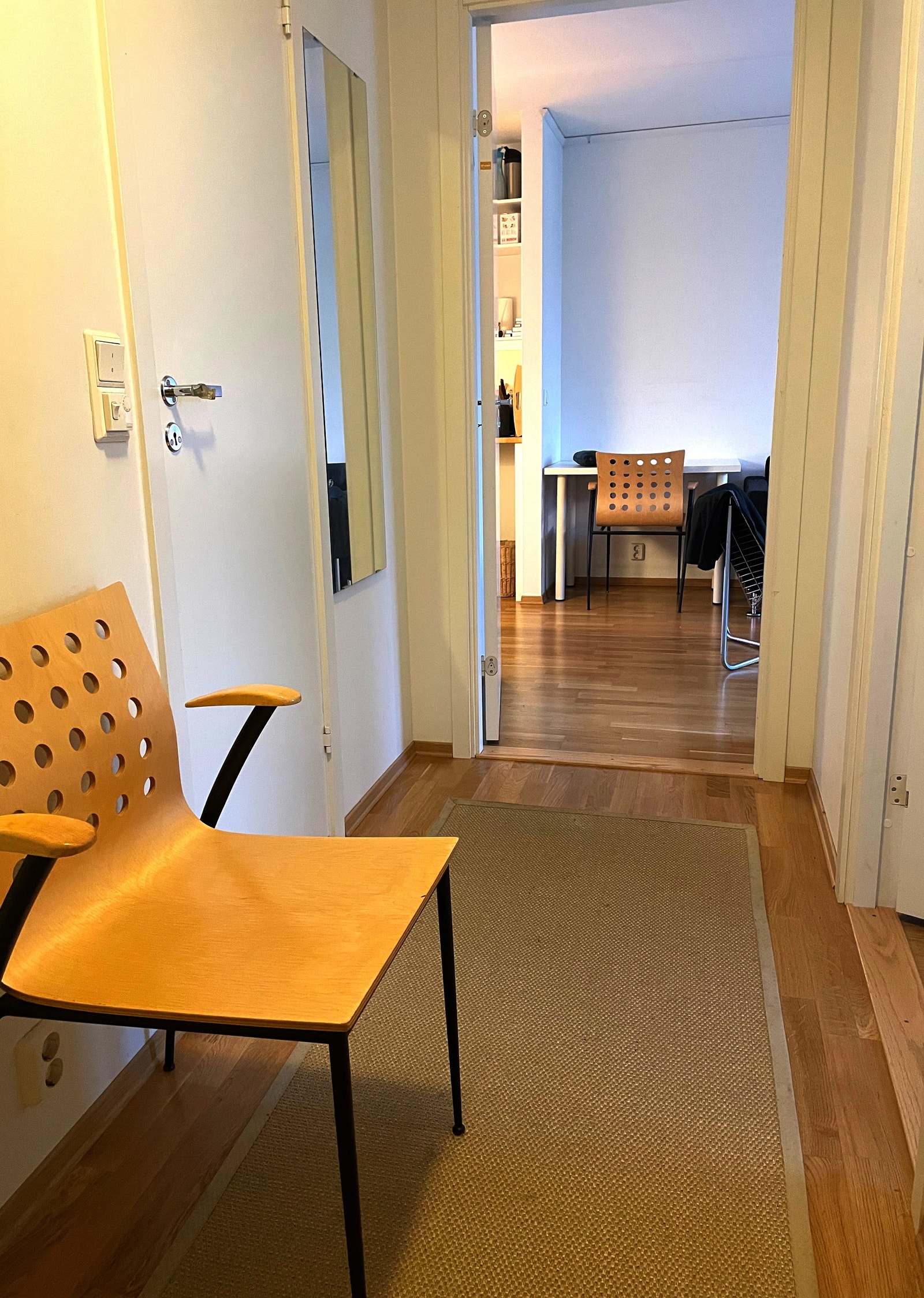 Entre med inngang bad, soverom 1 og stue Galleribilde