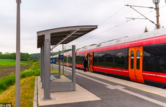 5 min til Tomter (mot Askim), 7 min til Ski og 20 min til Oslo. Galleribilde