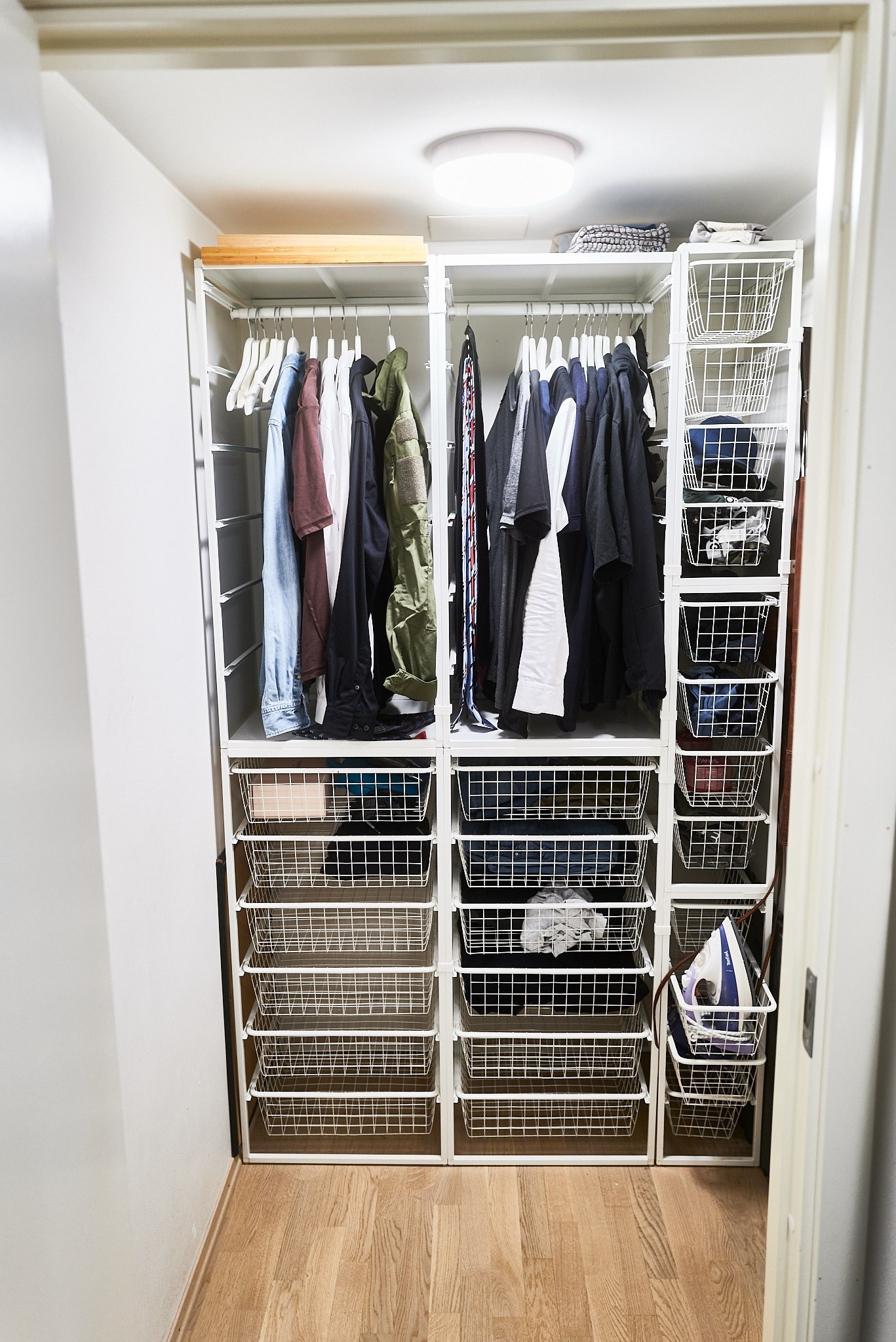 Romslig bod for ekstra garderobe, støvsuger m.m Galleribilde