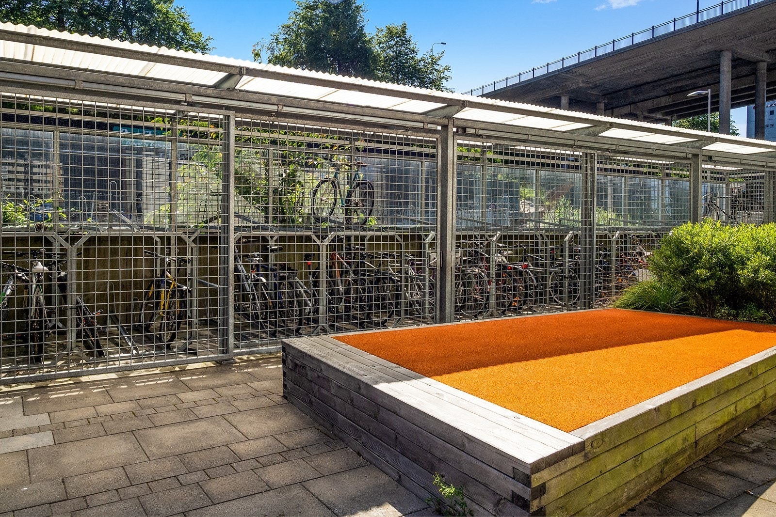 Romslig sykkelbod. Galleribilde