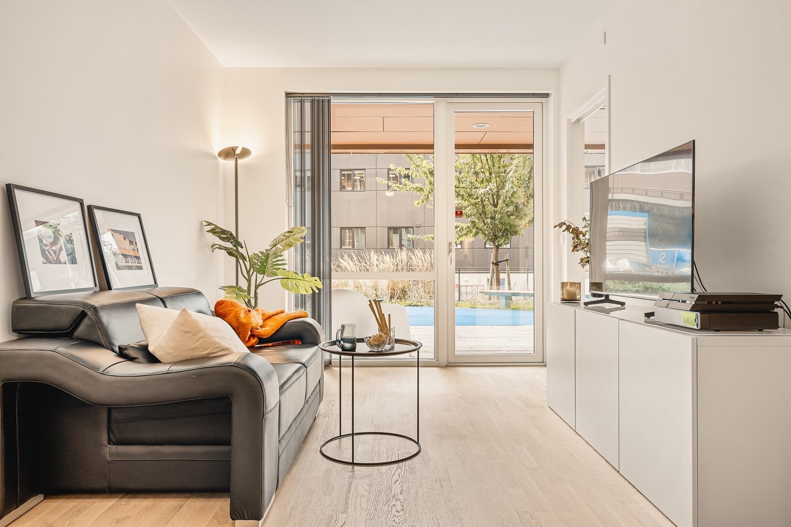 God plass til romslig sofagruppe i stuen. Galleribilde