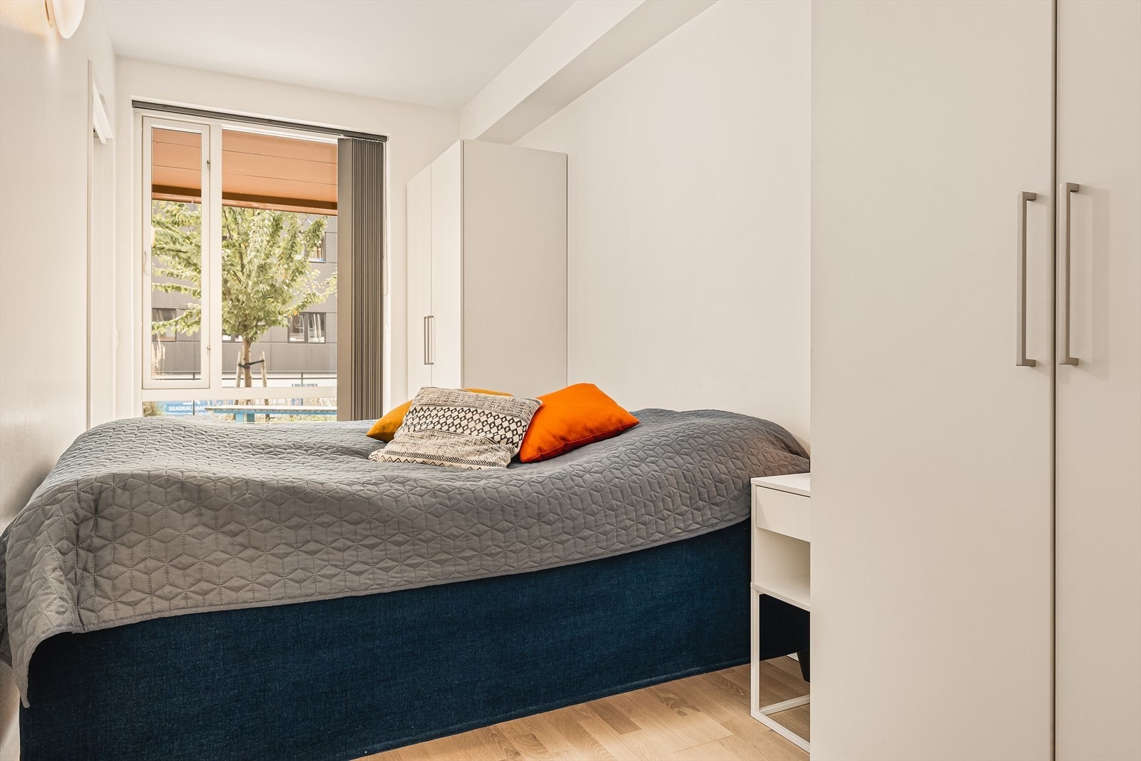 I soverommet er det god plass til dobbeltseng av ønsket størrelse. Galleribilde