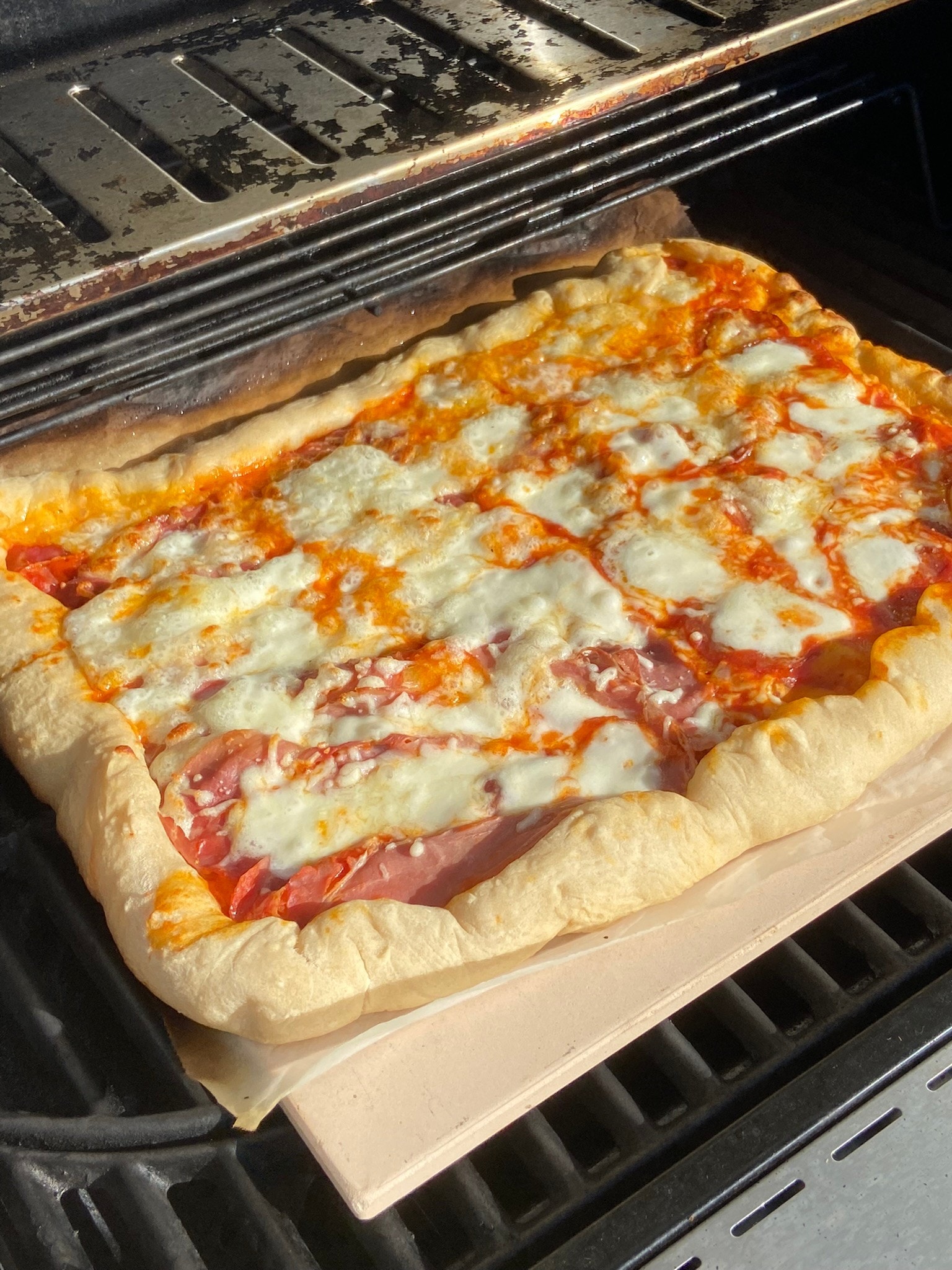 Hva med pizza på grillen en sommerkveld? Galleribilde