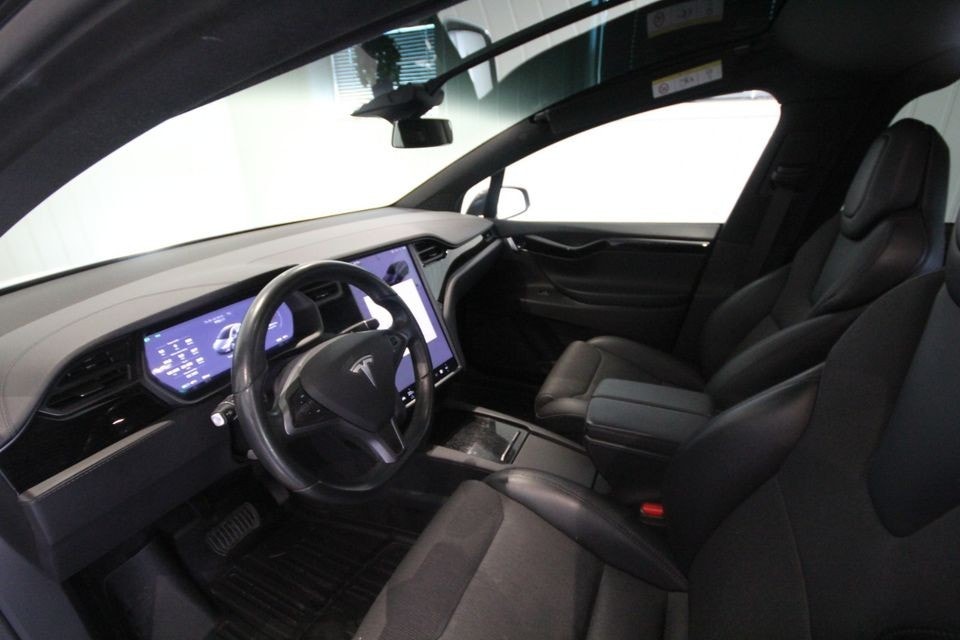 Tesla Model X 5
