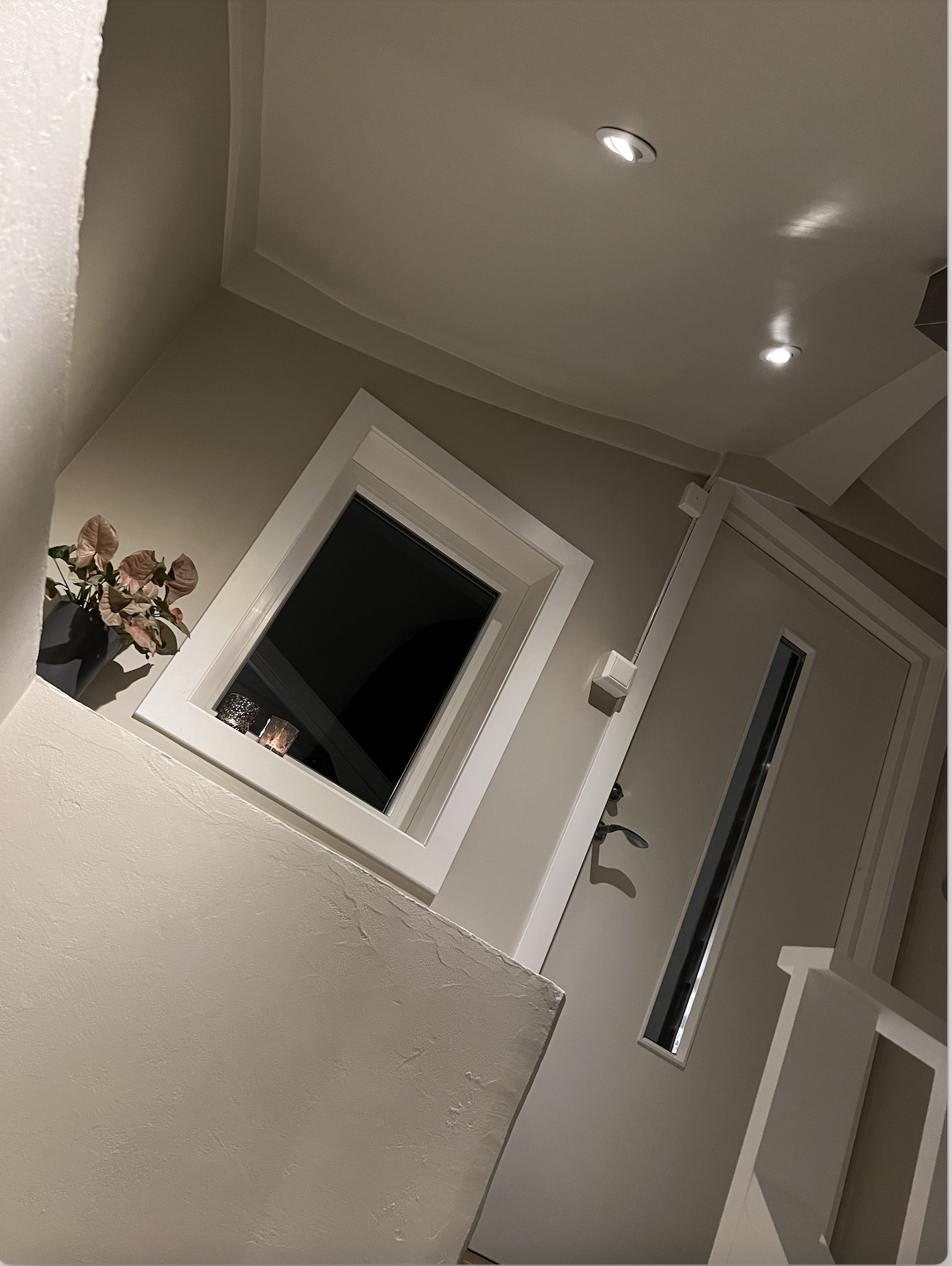 Innfelte dimmbare spoter i taket Galleribilde