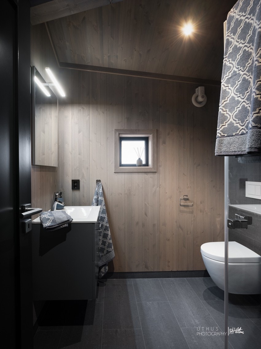 Bad i 2. etasje - bilde fra tidligere visningshytte - avvik kan forekomme Galleribilde