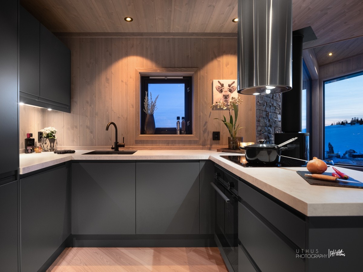 Kjøkken leveres med hvitevarer - bilde fra tidligere visningshytte - avvik kan forekomme Galleribilde