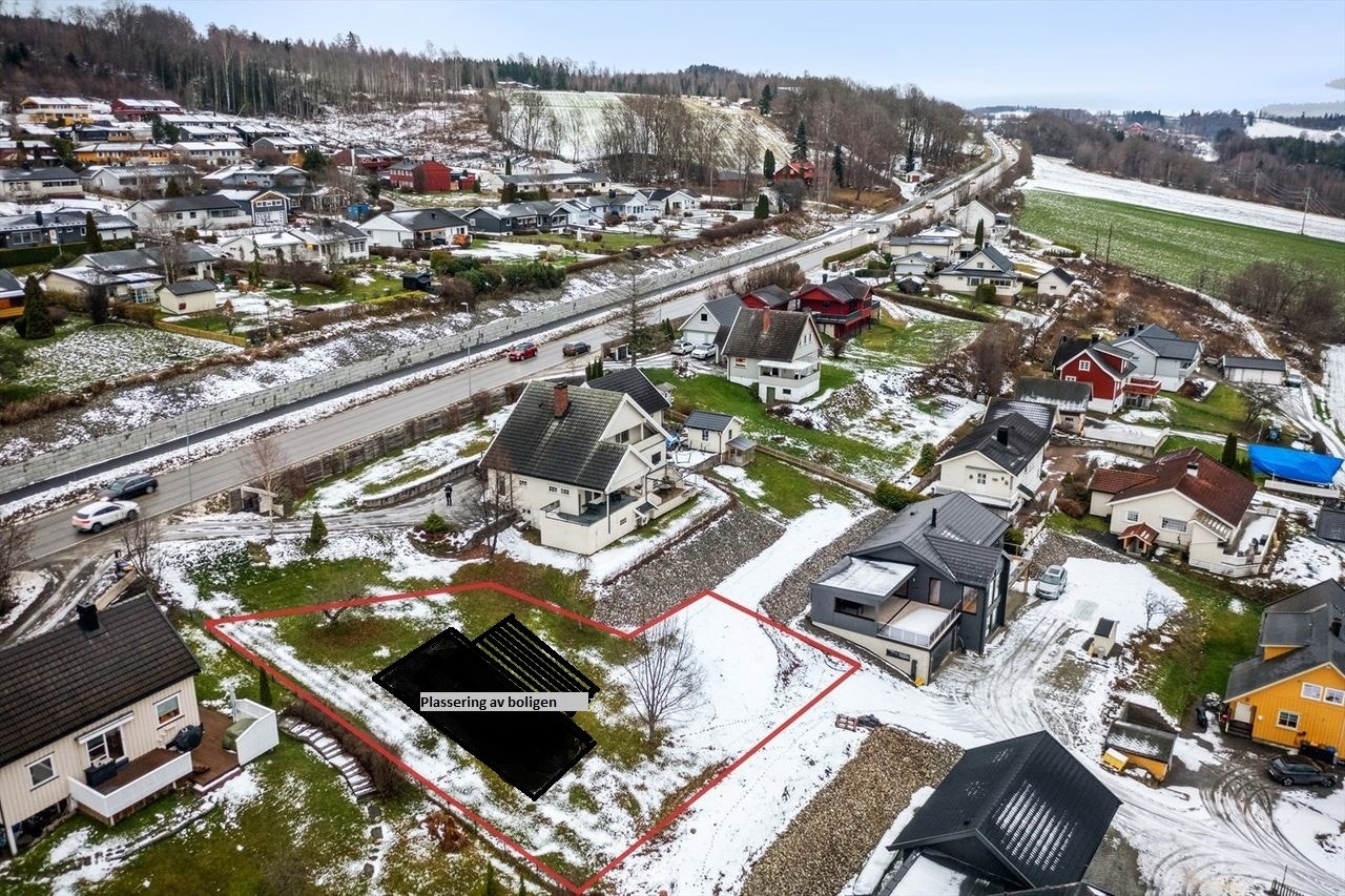 Bilde av tomt med forslag til plassering av hus. Galleribilde