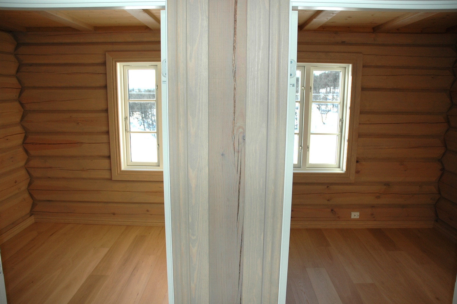 Soverom 2 og 3 er romslige og ligger innerst til høyre med vindu mot sør-vest. Galleribilde