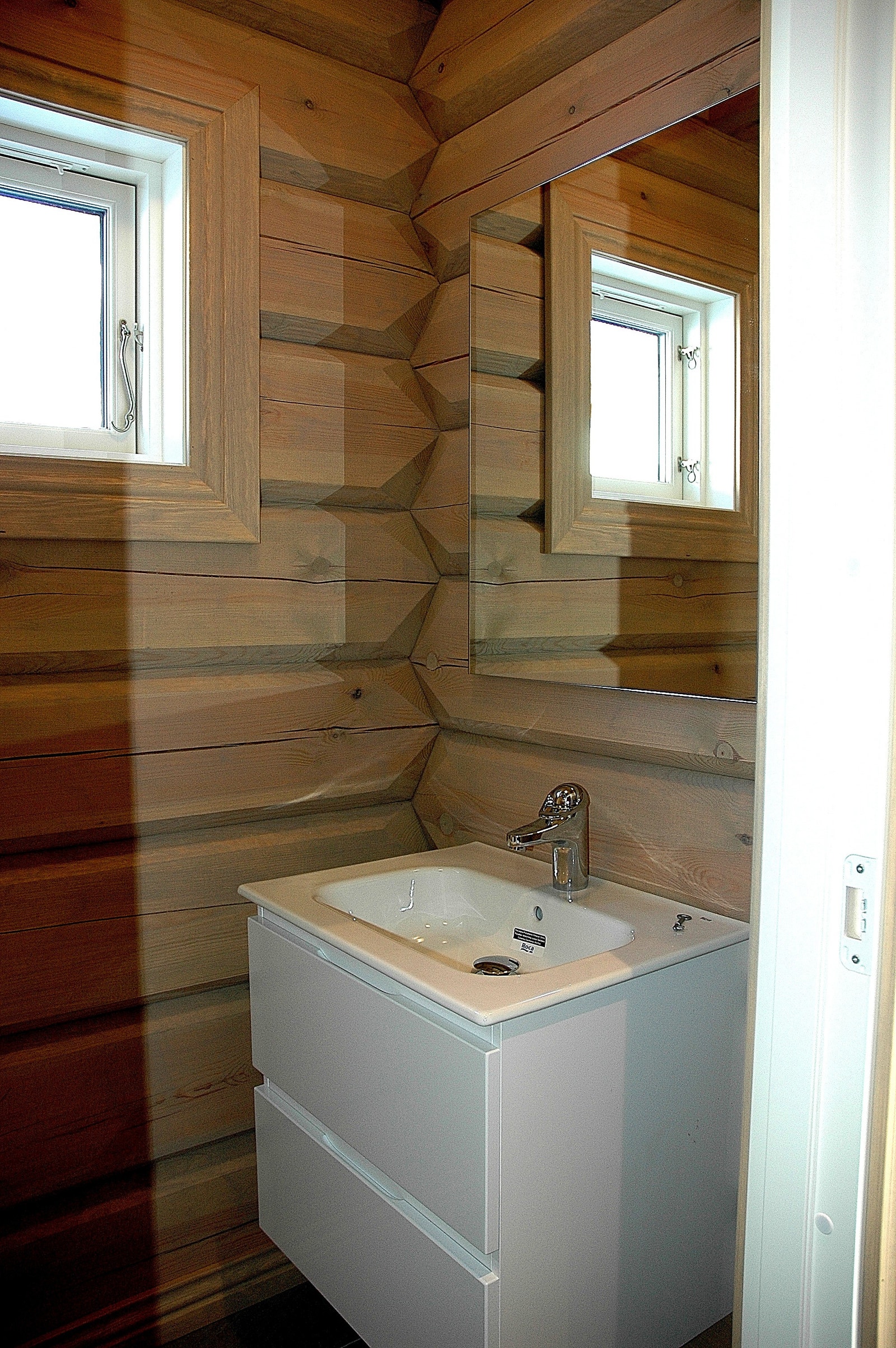 Bad nr. 2. Mindre WC som ligger praktisk til ved entréen. Entréen har god plass til garderobeskap etc. Galleribilde